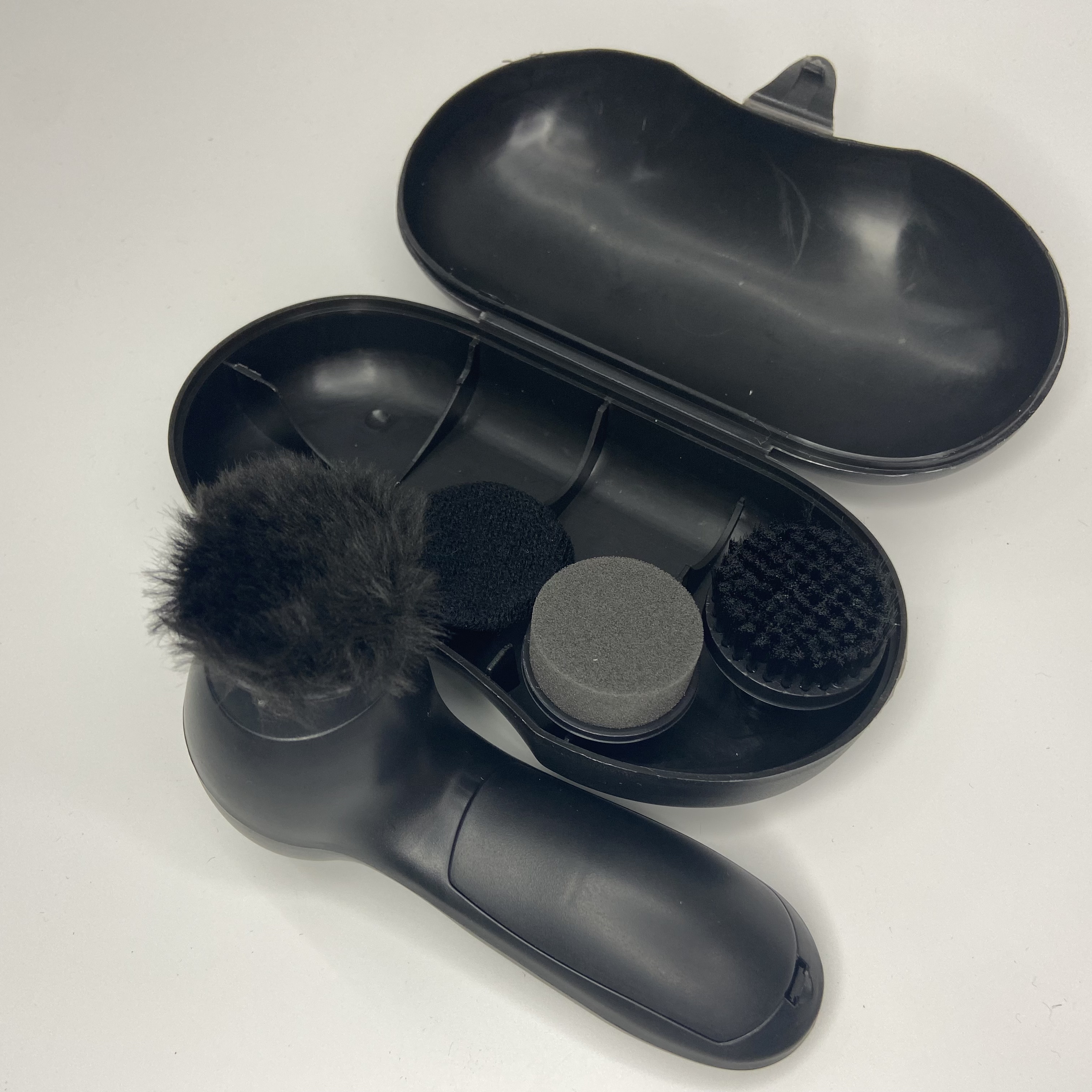 Electric shoe shining machine, portable shoe shining machine, handheld shoe shining machine Application Scenario