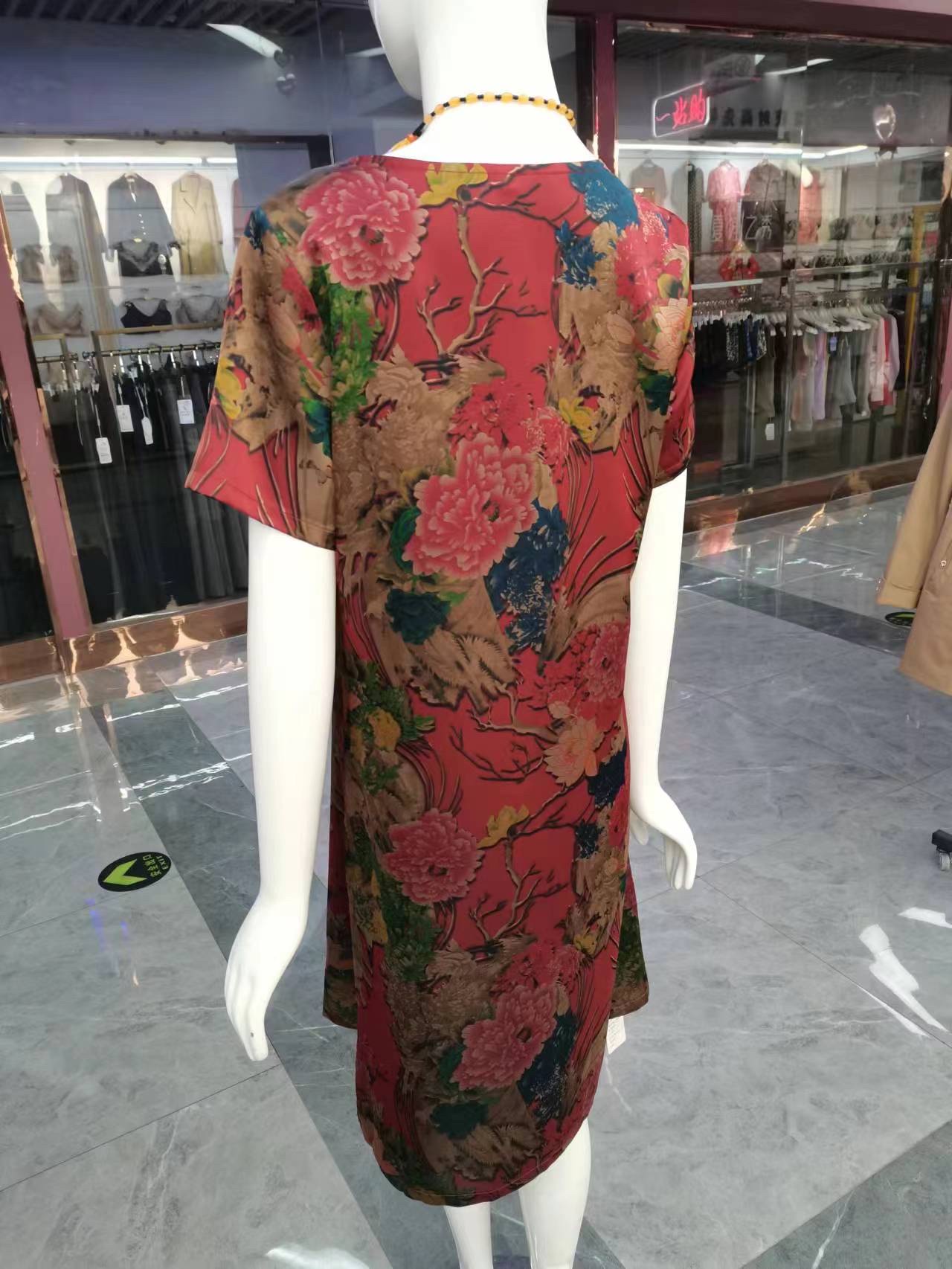 2023 New Summer Women's Dress for Middle-aged and Elderly XL-5XL printed round-neck short-sleeved loose women's dress with a red base and large floral faux silk Specification image