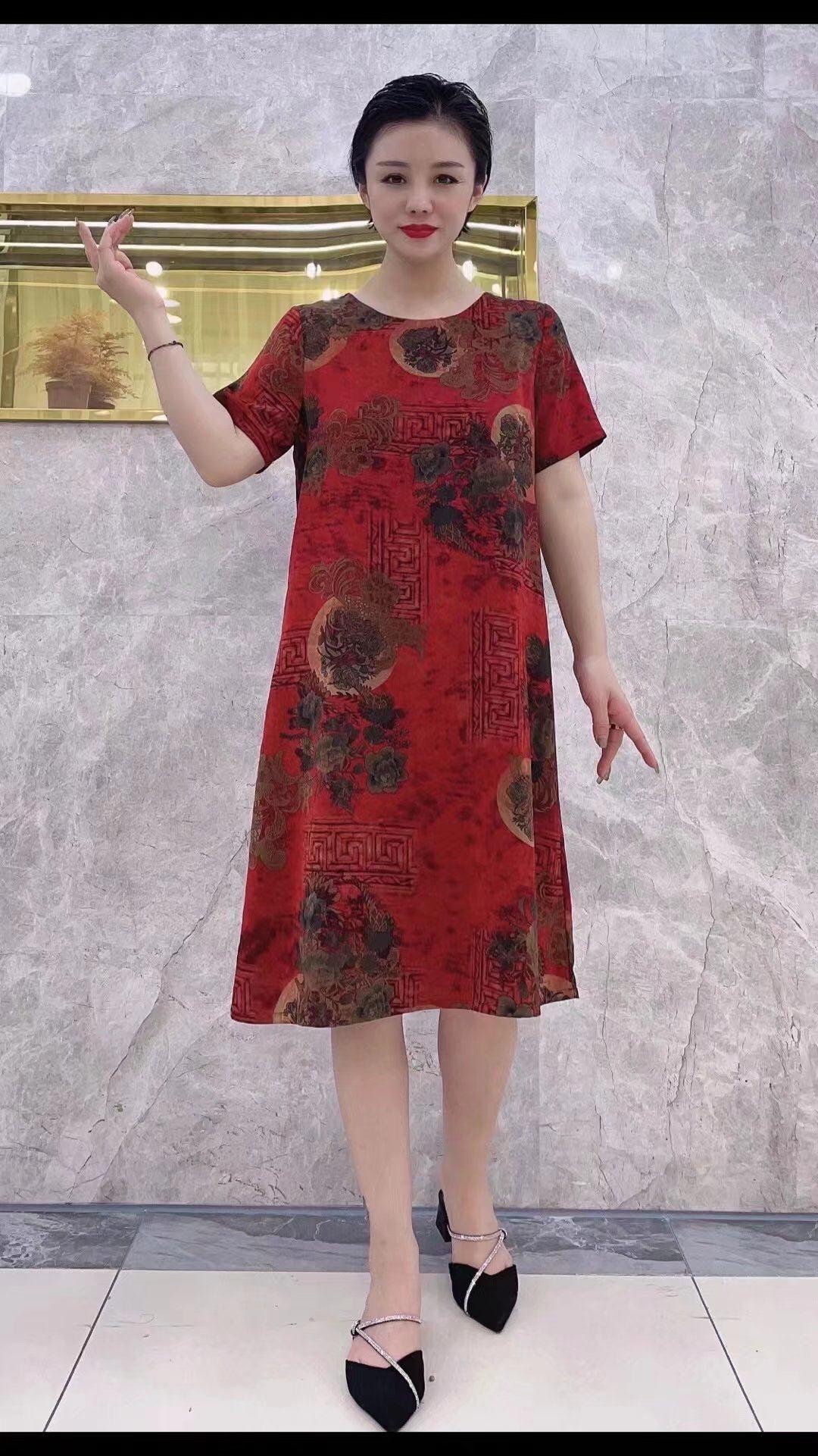 2023 New Women's Dress for the middle-aged and elderly, XL-5XL, printed round-neck short-sleeved, red base, antique large flower, faux silk dress Specification image
