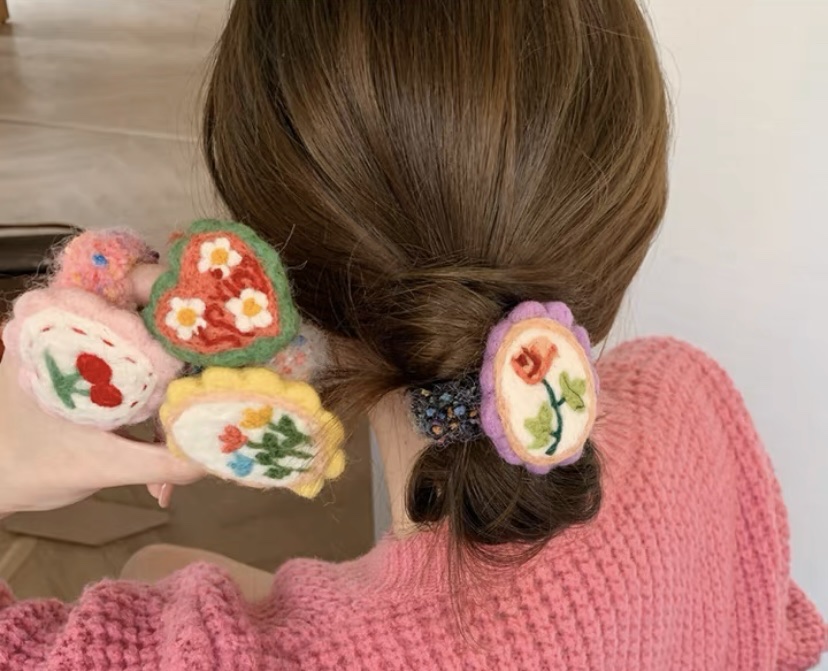 Autumn's cute felt niche design 2023 Spring hair band - Grab hair tie Headwear, hair accessory for women