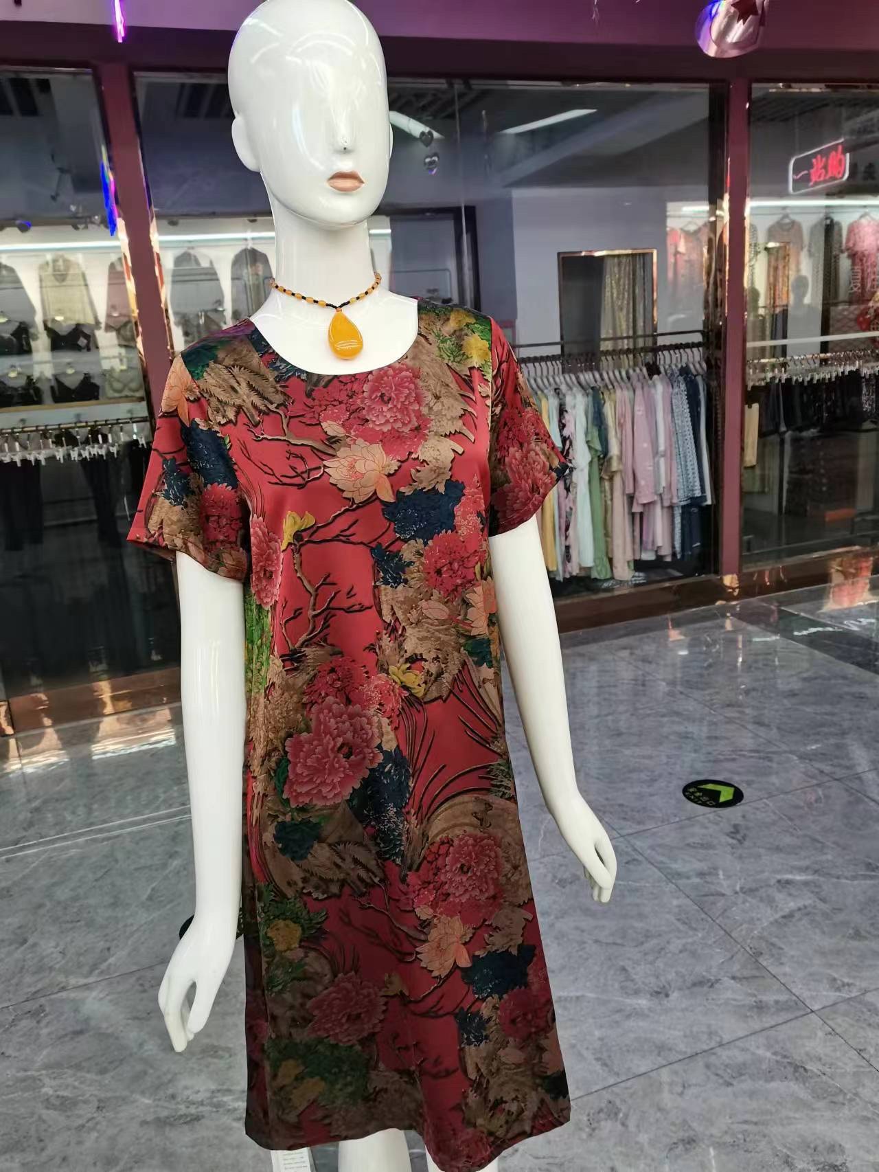 2023 New Summer Women's Dress for Middle-aged and Elderly XL-5XL printed round-neck short-sleeved loose women's dress with a red base and large floral faux silk details Picture
