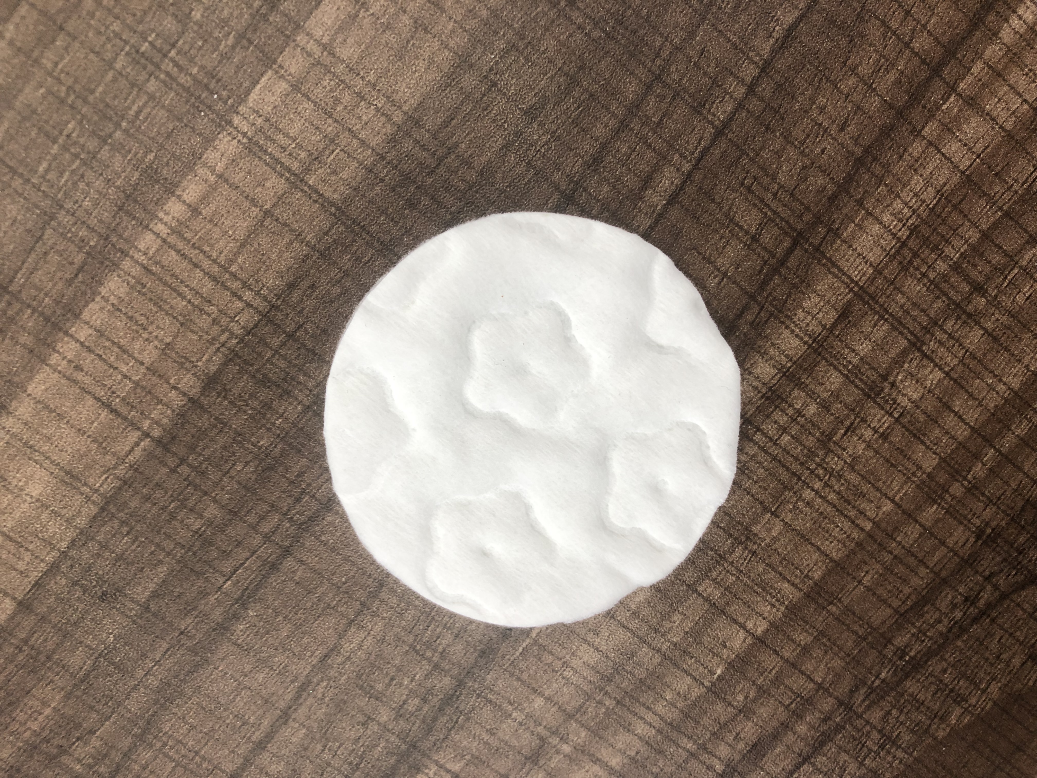 80 pieces of round pressed plum blossom all-cotton makeup cotton pads Application Scenario