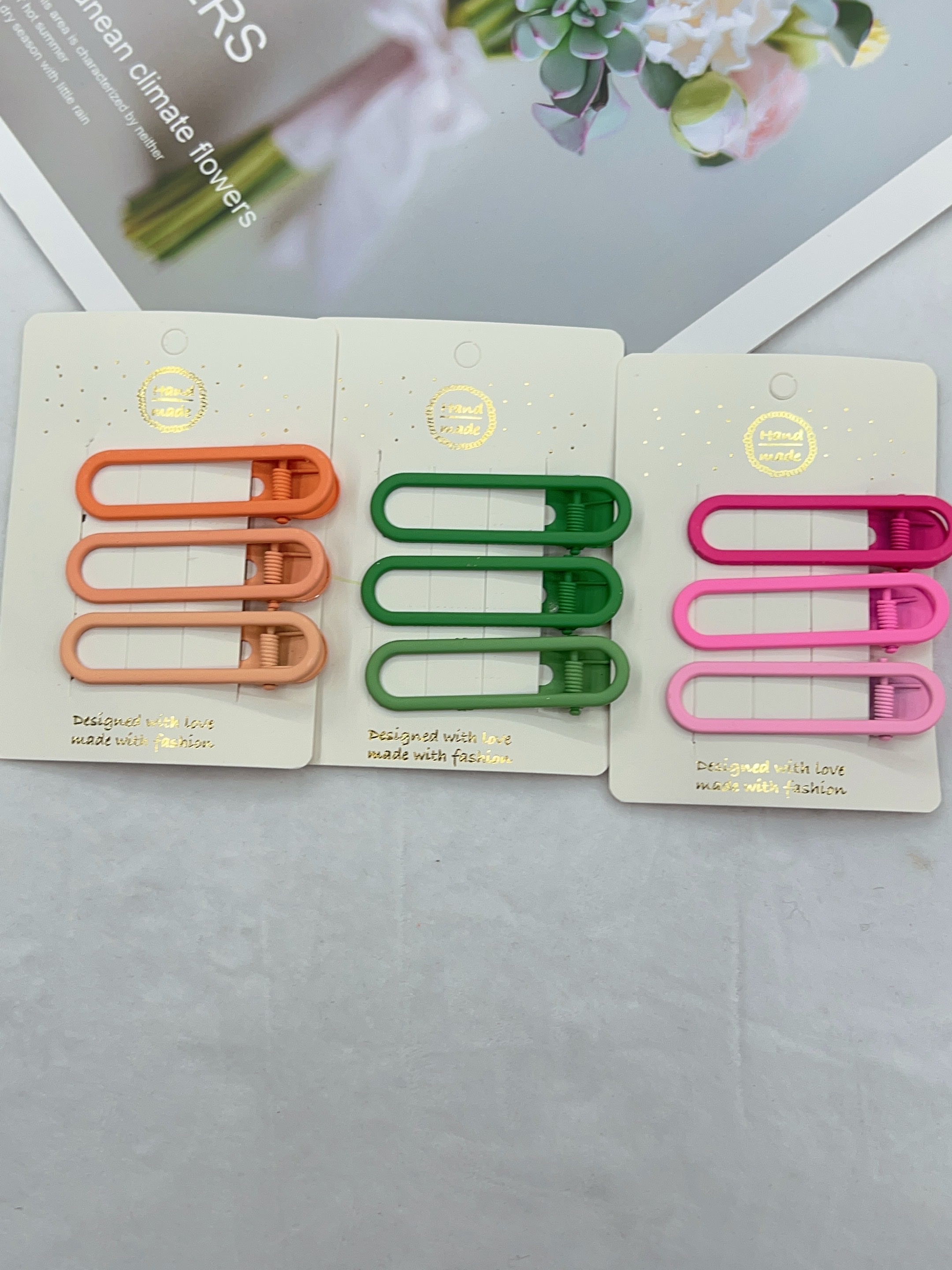Tarjeta con 3 clips de duckbill color té de leche con clips de borde de gota cruzada. Hua hin accesorios -522 details Picture