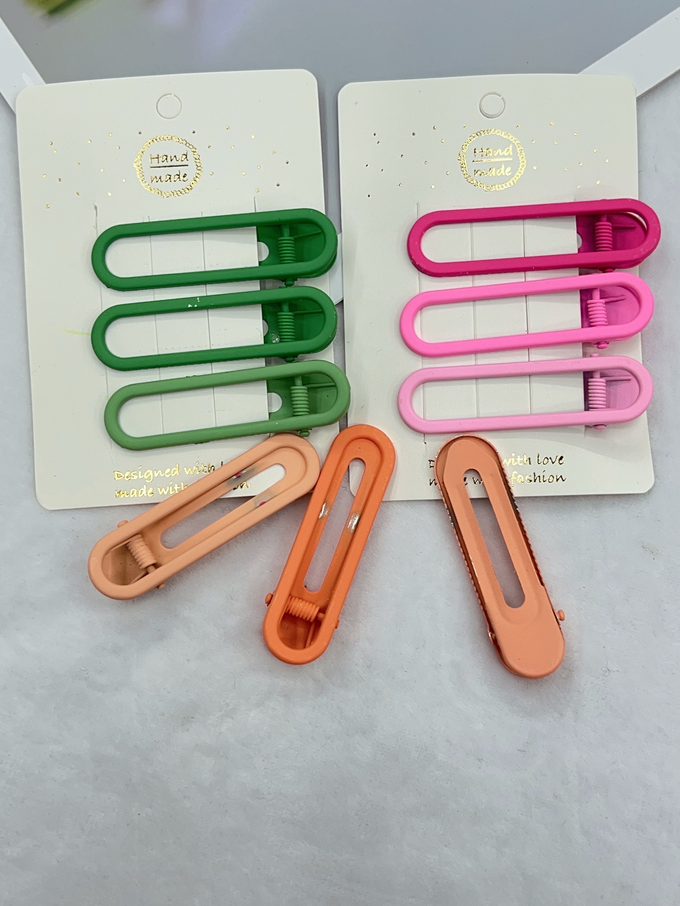 Tarjeta con 3 clips de duckbill color té de leche con clips de borde de gota cruzada. Hua hin accesorios -522 Application Scenario