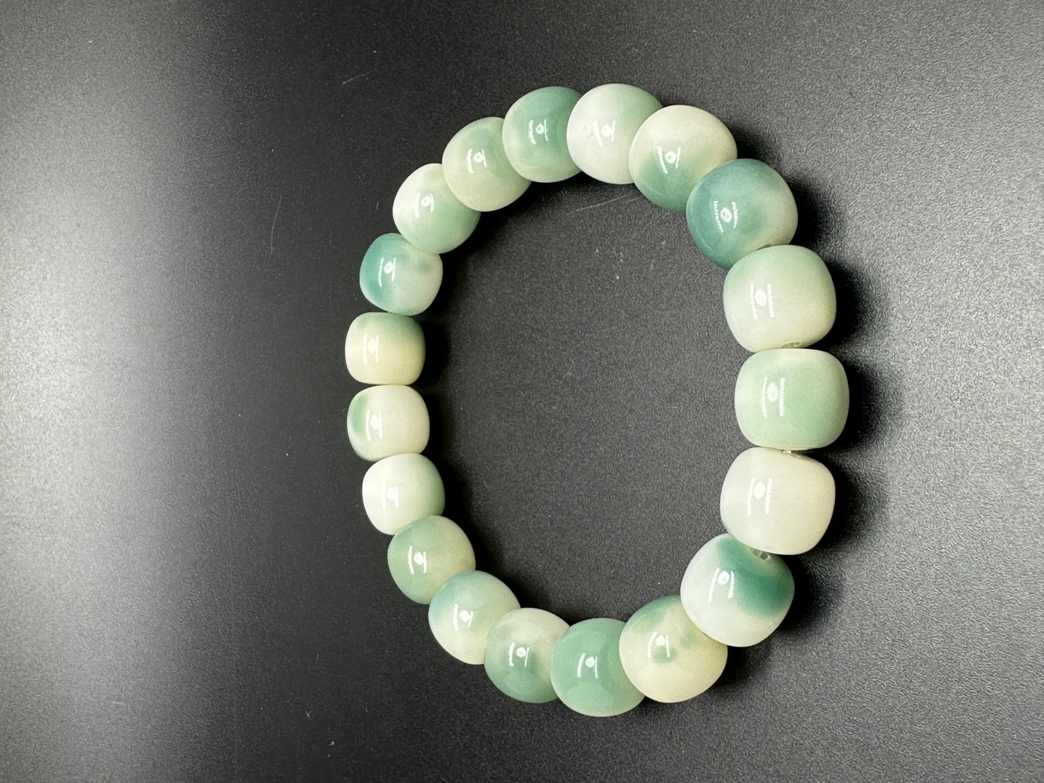 Ink flower-patterned white jade Bodhi plate playing hand beads: 8091 Xiangyuan Buddhist Beads, Zone D, 3rd Floor, Phase I of Yiwu International Trade City