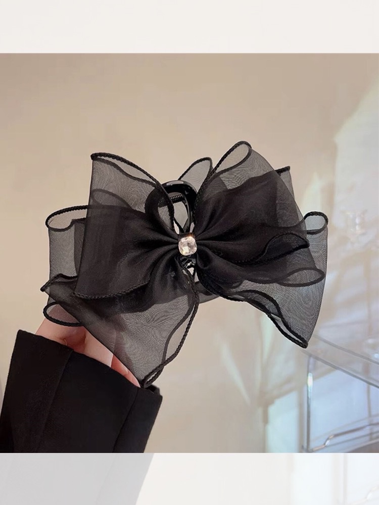 Silk and gauze bow clip, a large shark clip at the back of the princess's head, a hair bun, a hair clip headwear, a fairy-like girl Application Scenario
