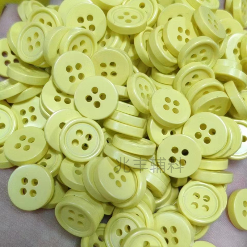 厂家直销喷漆纽扣塑料两眼四眼树脂扣宽边细边面包钮扣彩色儿童扣子服装辅料批发