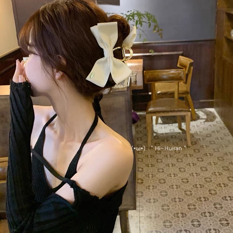 Princess on the Run, Bow, Grab, summer clip, headwear, hair clip, back of the head, updo, shark clip, large size, elegant Application Scenario