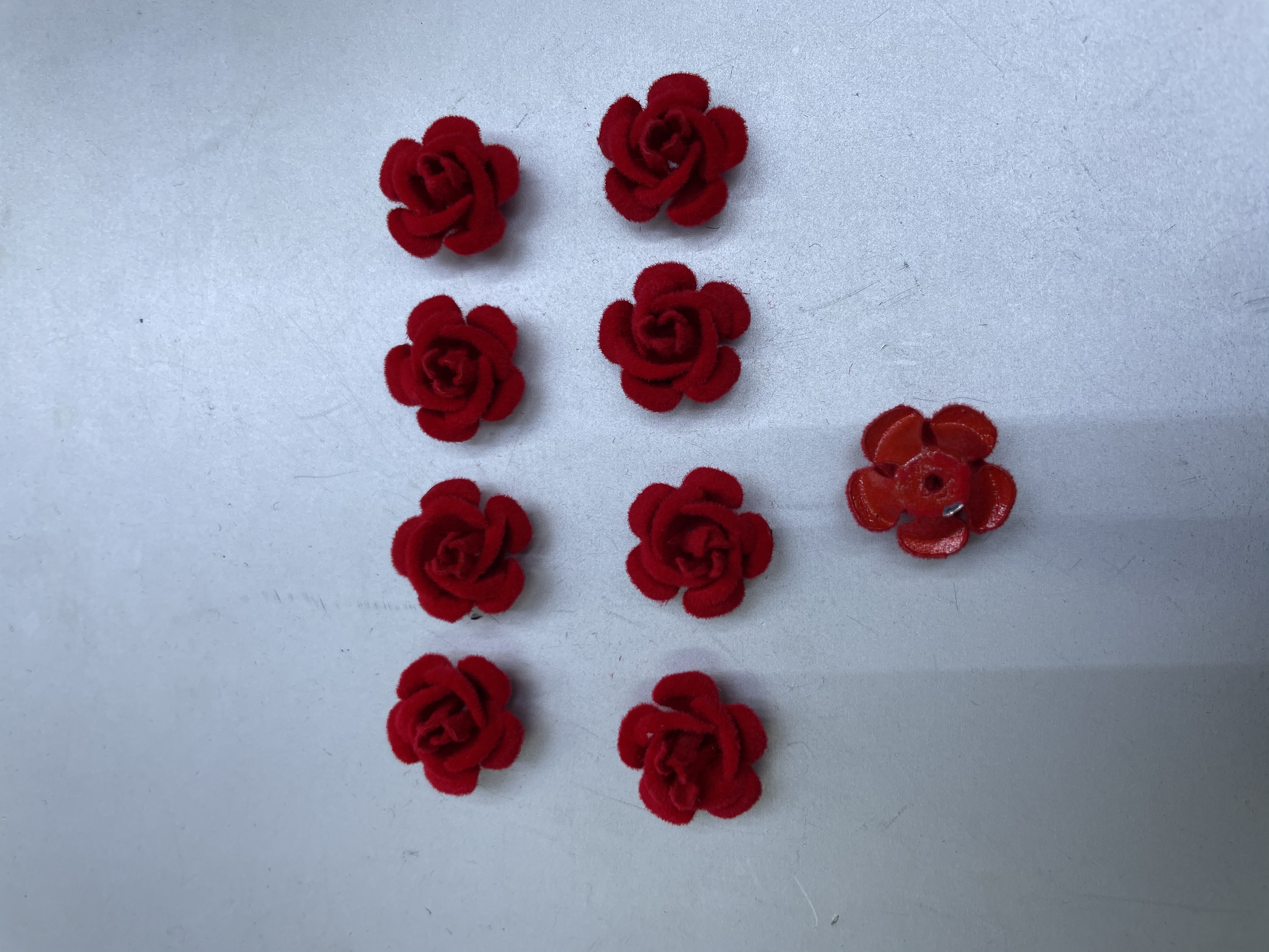 15mm single-sided flocked bright red aluminum flower