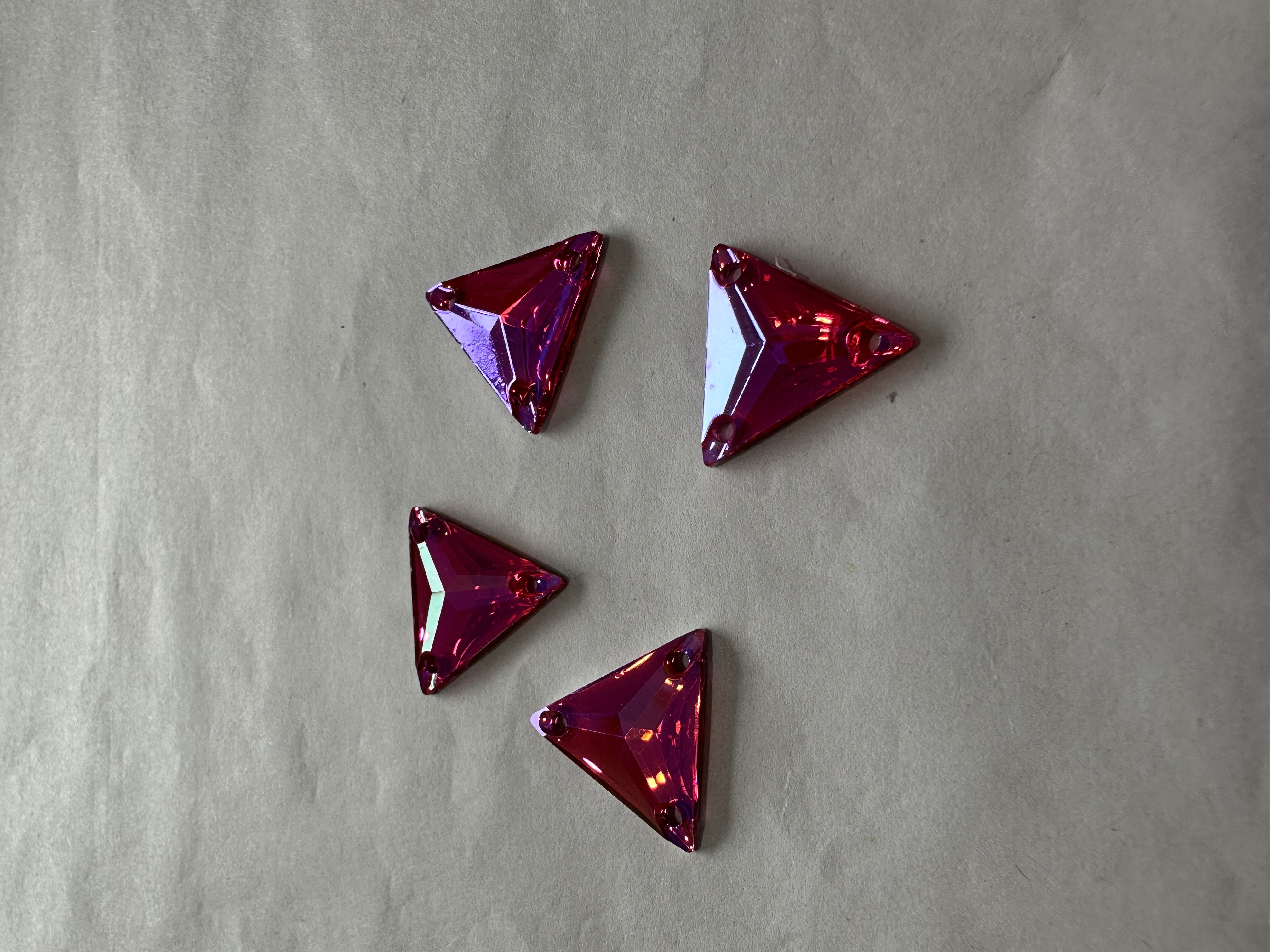 16*16三角玫红AB树脂钻