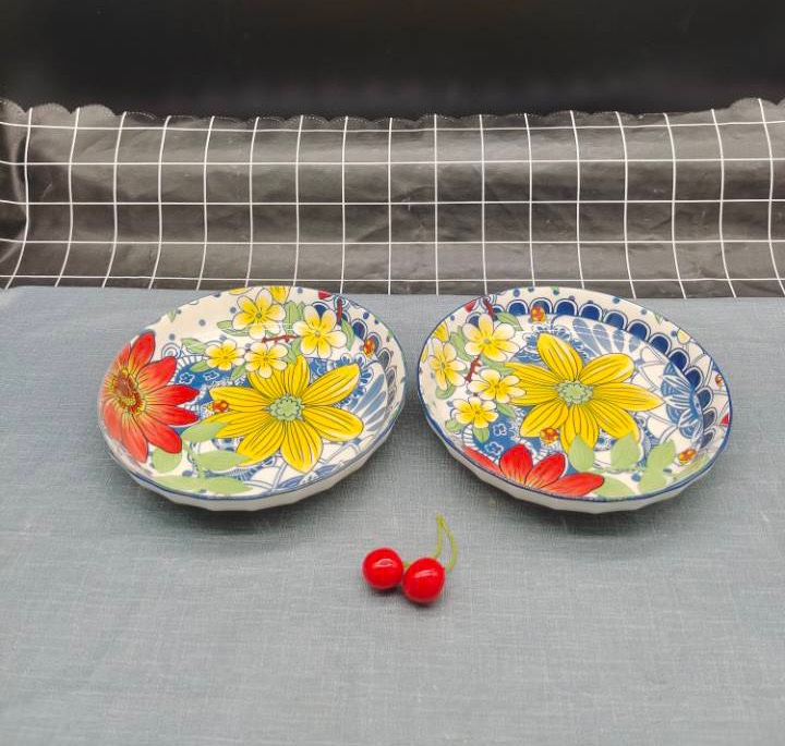 Japanese-style floral ceramic tableware, household personalized and creative rice bowls, vegetable plates, noodle bowls, baking trays, internet-famous bowl and plate sets Application Scenario