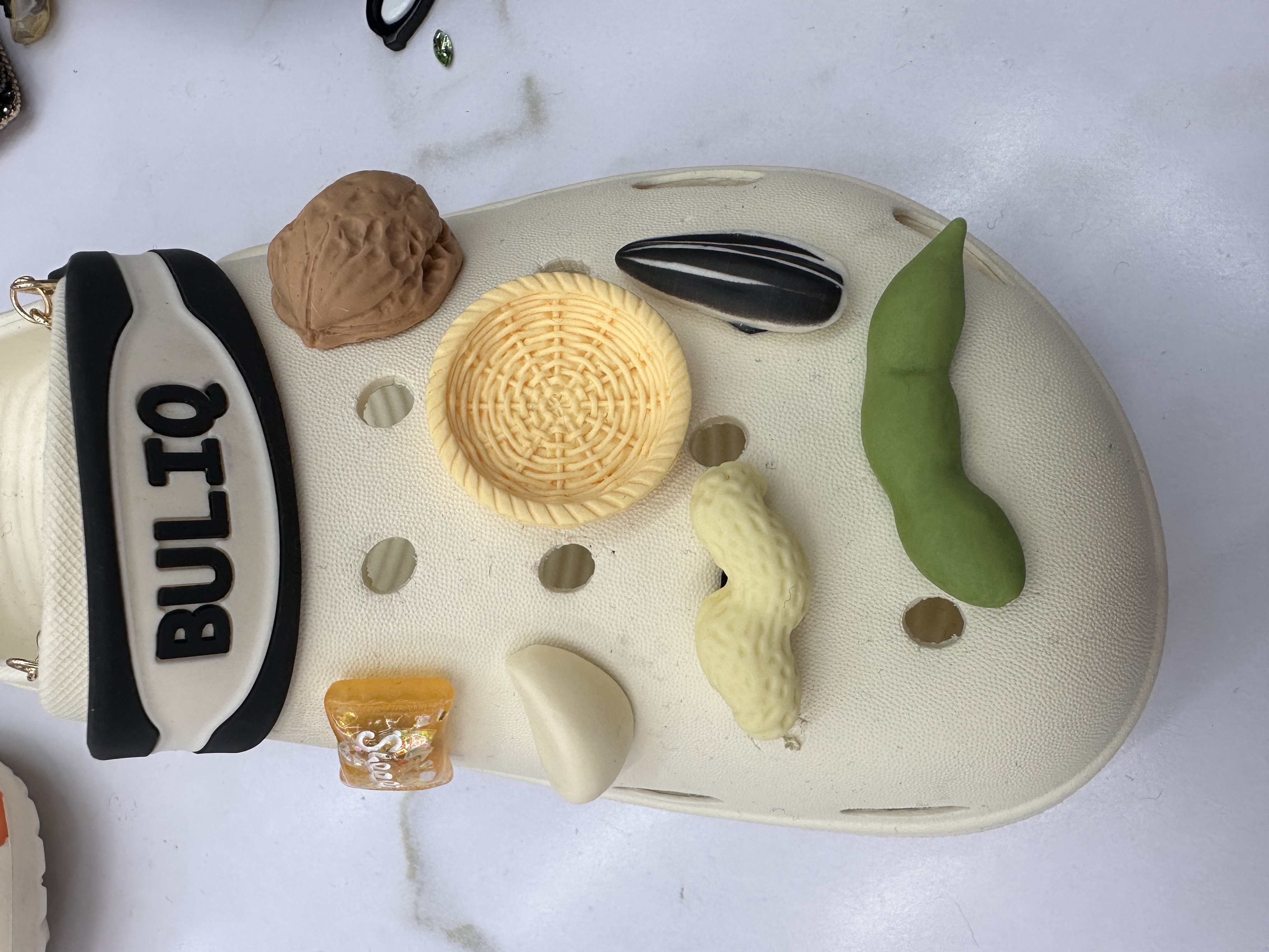 Factory direct sales of oversized realistic food play crocs, DIY accessories, steamed buns, mantou, noodles, egg shoes, flower decorations, accessories, detachable buckles, the same style of crocs as those on Xiaohongshu Specification image