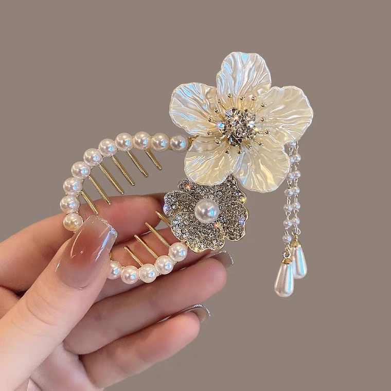 National trend series: Hairpin, bun, women's camellia, water diamond, hair clip, updo tool, pearl clip, back of the head, hair accessory details Picture