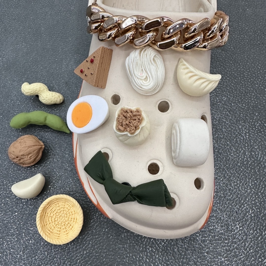 Factory direct sales of oversized realistic food play crocs, DIY accessories, steamed buns, mantou, noodles, egg shoes, flower decorations, accessories, detachable buckles, the same style of crocs as those on Xiaohongshu details Picture