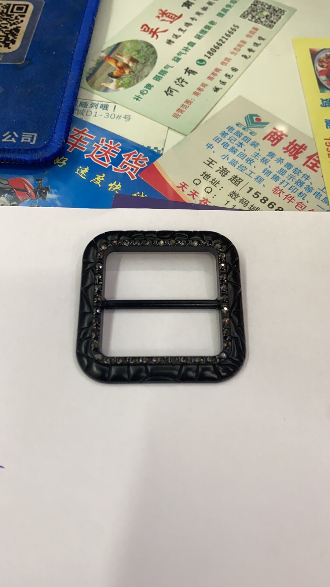 Accessory full figure