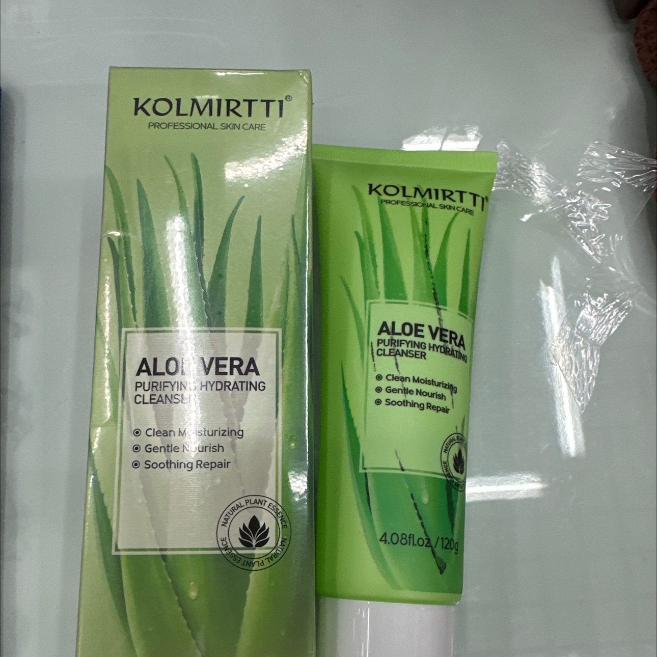 Plant extract aloe vera essence facial cleanser moisturizing, hydrating and cleansing facial cleanser details Picture
