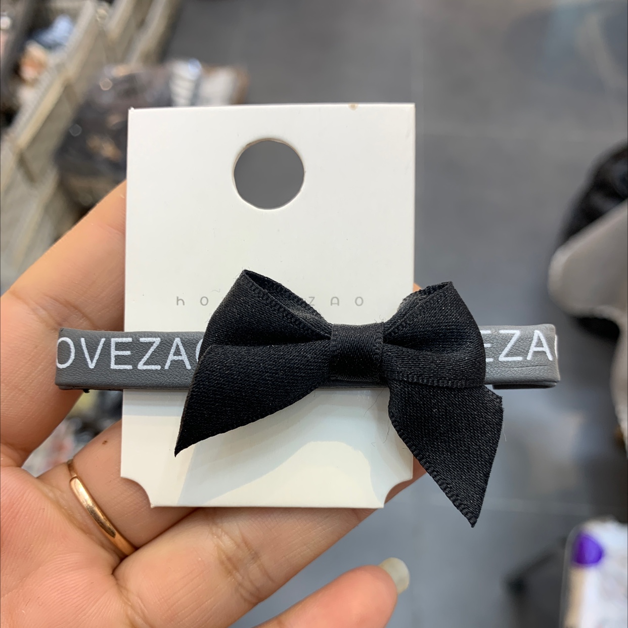Exquisite letter bow one-word clip