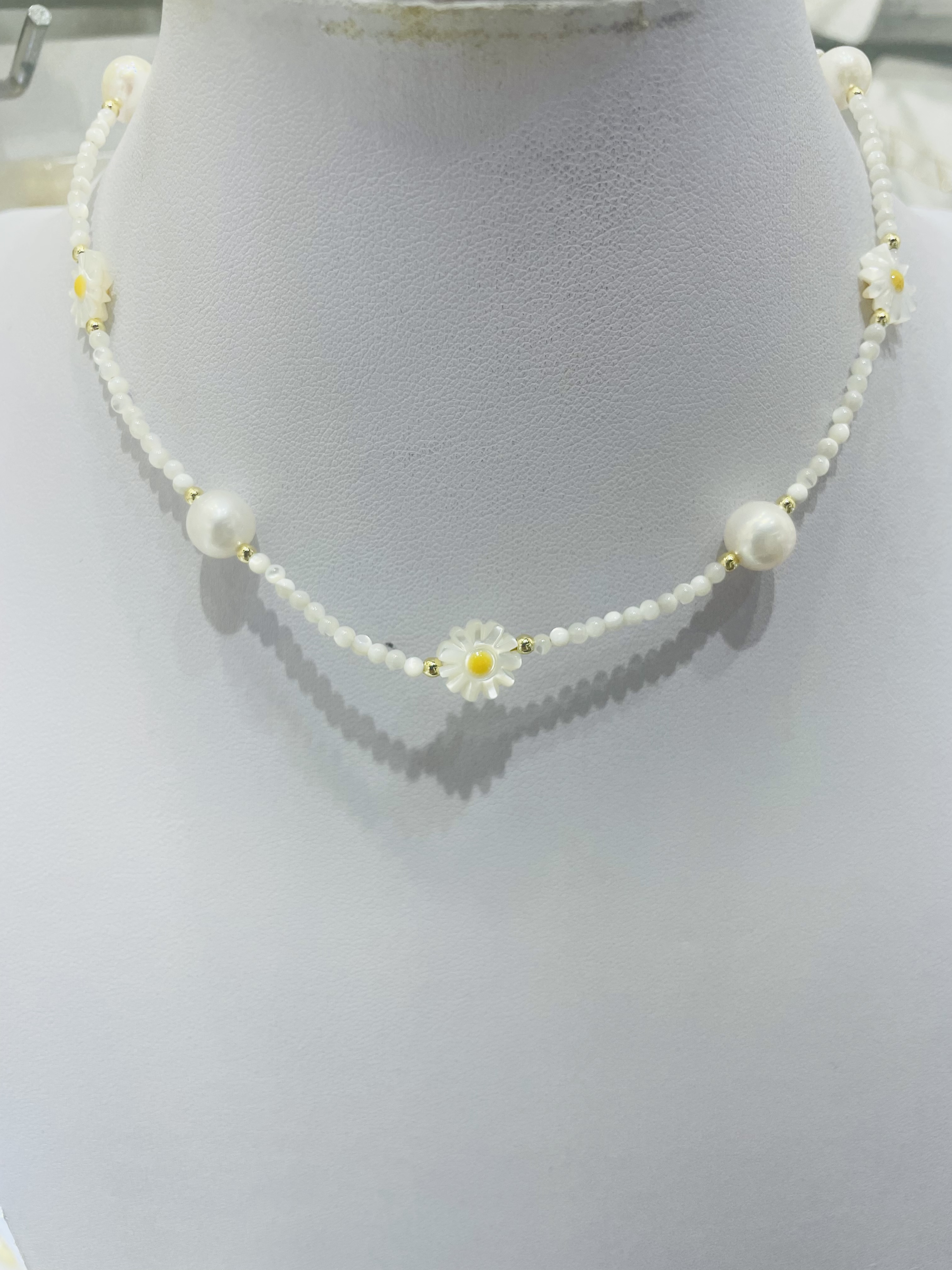 Fashionable pearl necklace