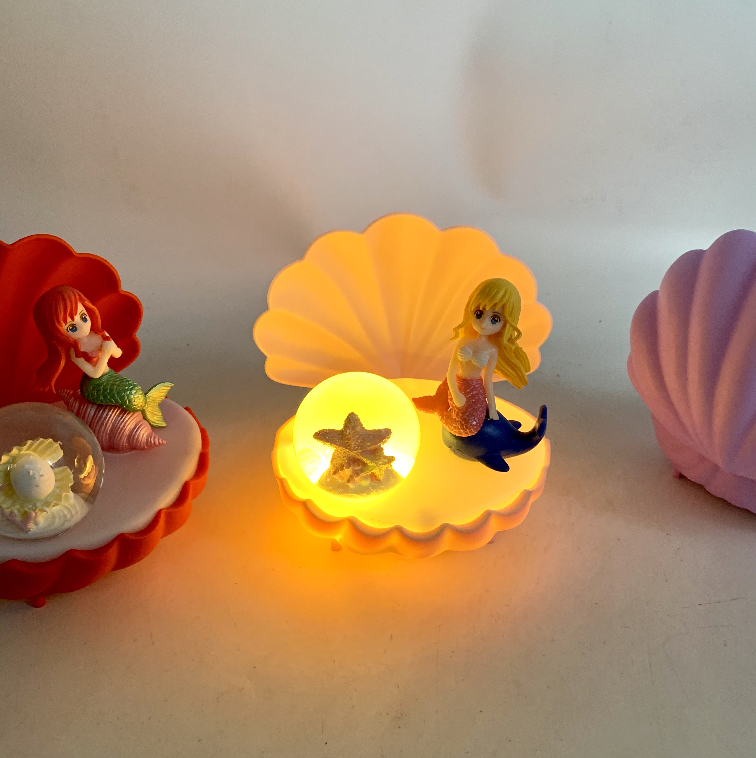 网红款海洋系列水晶球灯 美人鱼贝売音乐灯摆件白底实物图