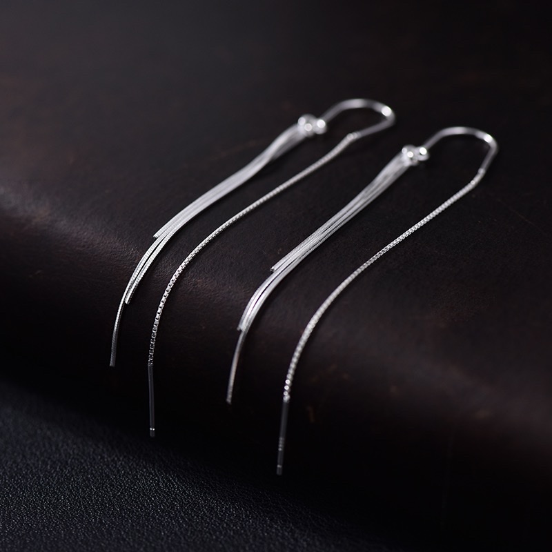 The earrings are simple, fashionable and individual Korean style. The snake-bone tassel earrings are long and anti-loss. The earline is super cute Application Scenario