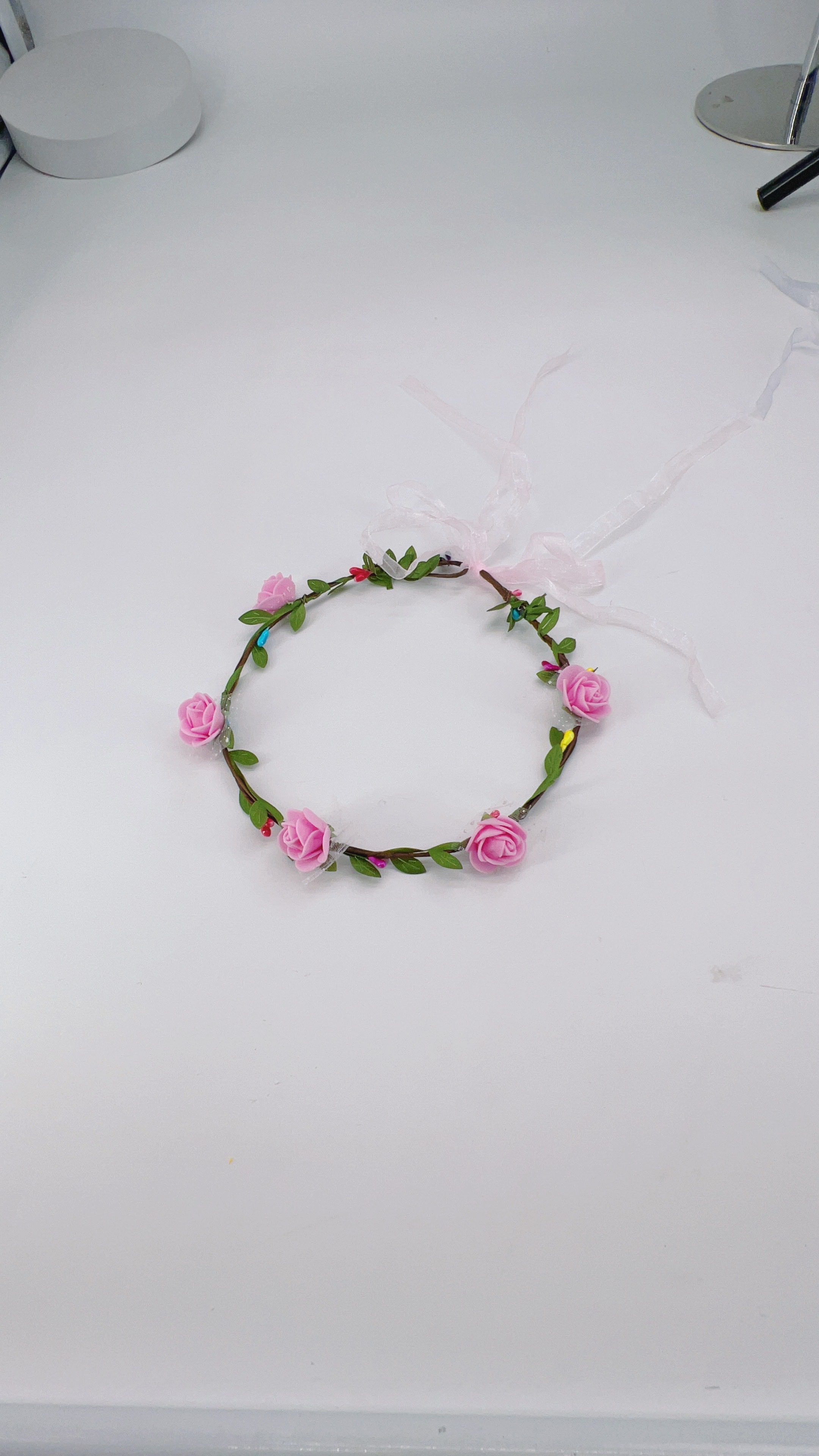 In 2023, Jia LAN Hua Huan's rose flower garlands are selling well at its stalls. They are popular as headwear for taking photos in parks and tourist attractions, and are the favorite garlands for children Item Picture