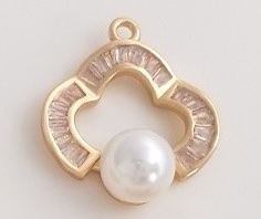 网红珍珠吊坠．铜镶锆石细节图