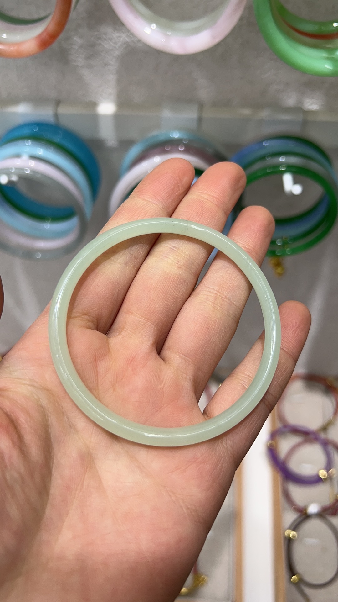 Glass jingle bracelet Application Scenario