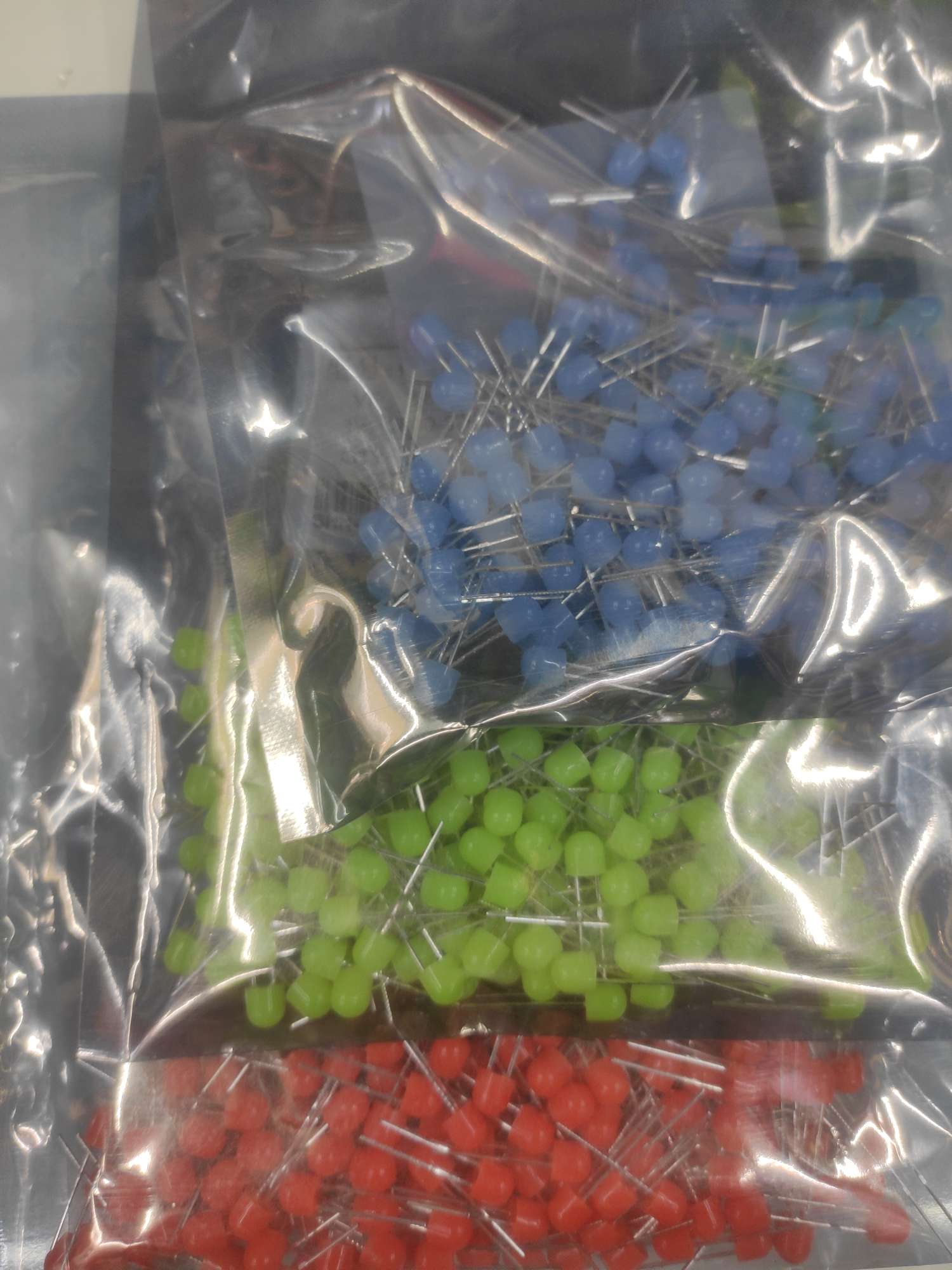 Factory direct supply F3 borderless white high-brightness F3 white short-pin and long-pin 3mm white light-emitting diodes