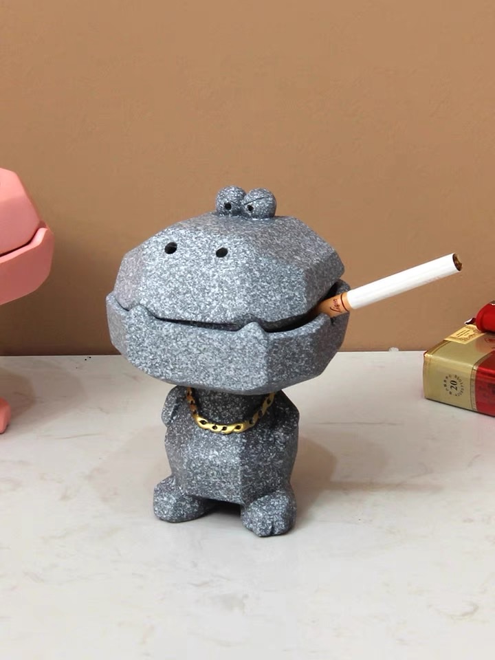 家用烟灰缸实物图