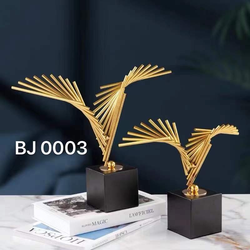 轻奢创意金色飞鹰北欧风家居客厅酒柜电视柜办公室简约装饰品摆件