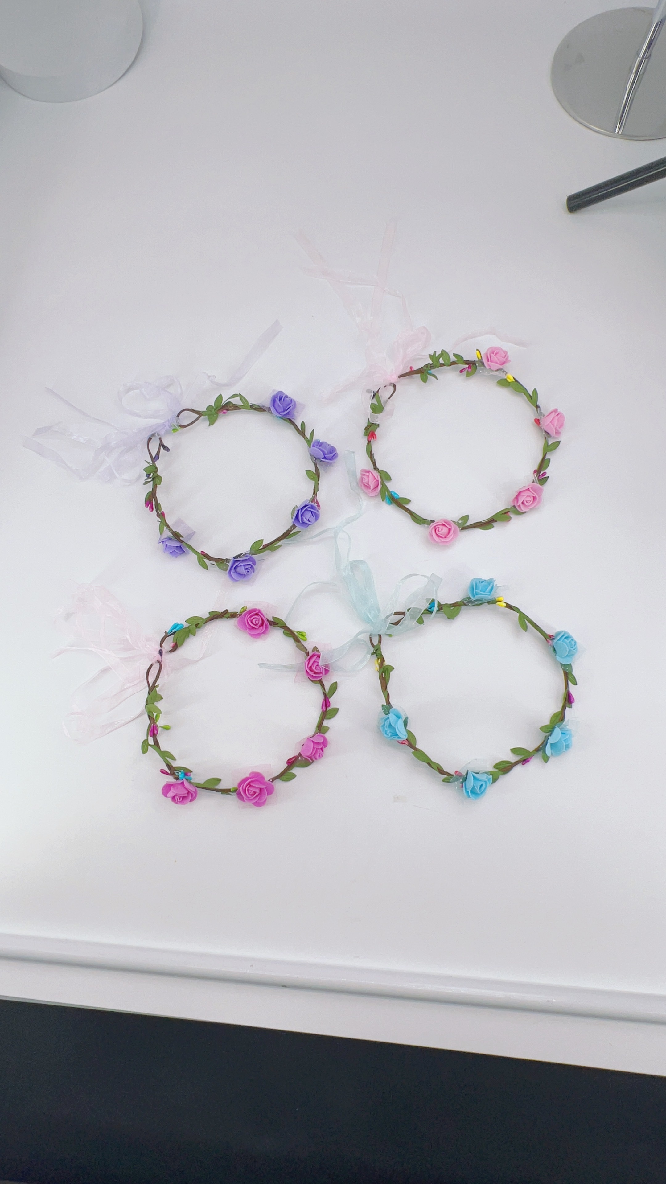 In 2023, Jia LAN Hua Huan's rose flower garlands are selling well at its stalls. They are popular as headwear for taking photos in parks and tourist attractions, and are the favorite garlands for children Specification image