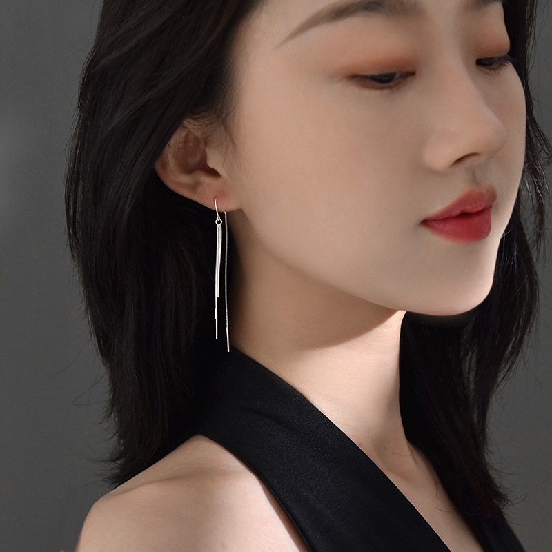 The earrings are simple, fashionable and individual Korean style. The snake-bone tassel earrings are long and anti-loss. The earline is super cute Specification image