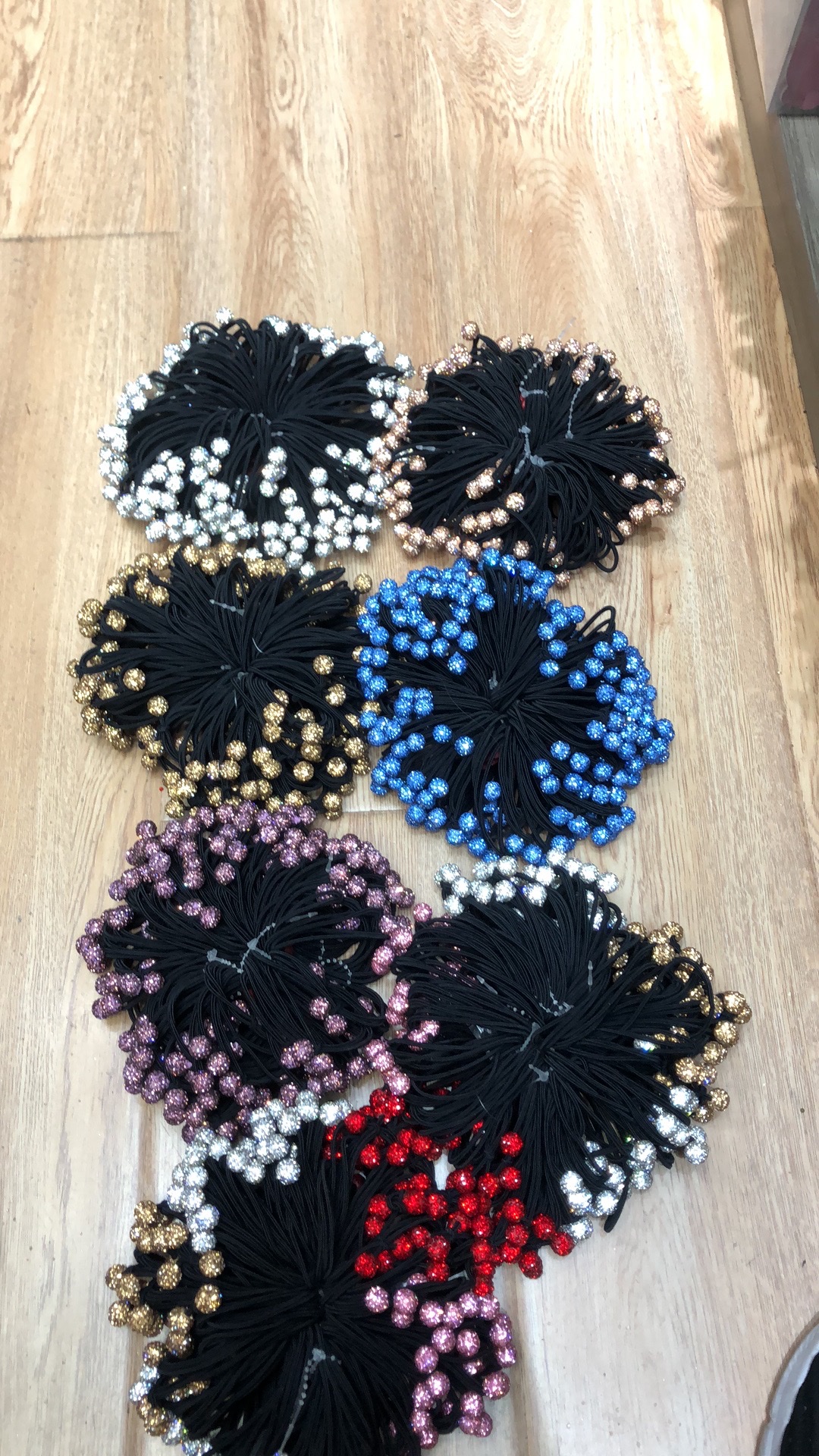 The diamond ball crystal is highly elastic and extends like a good rubber band