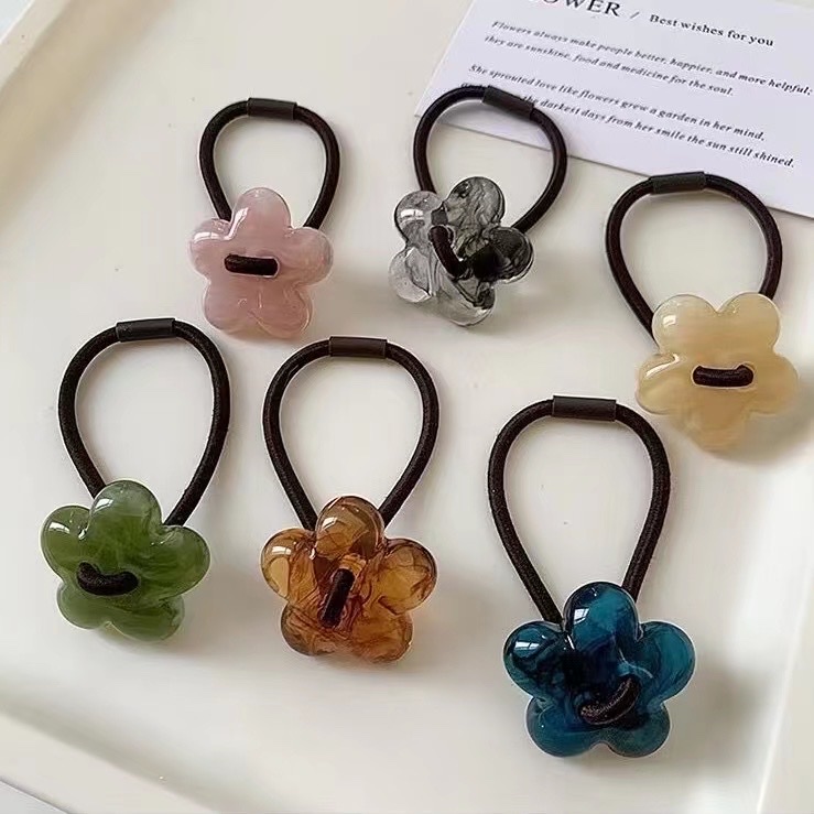 Korean bow tie, 5-petal flower-textured leather band, hair tie Specification image