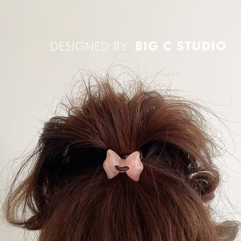 Korean bow tie, 5-petal flower-textured leather band, hair tie Application Scenario