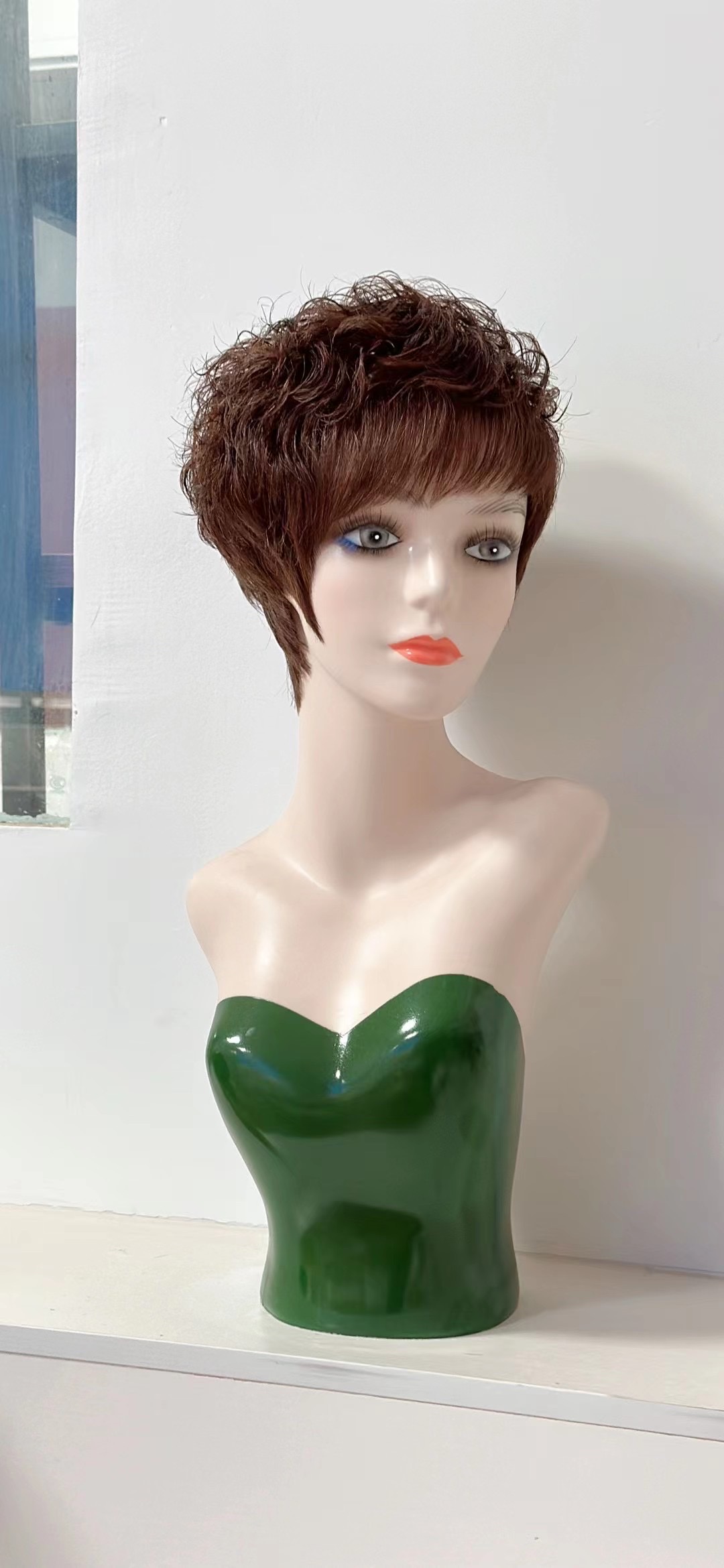 Peluca mujer pelo corto bobo interior hebilla cara redonda qi flequillo conjunto de peluca natural realista todo el pelo recto todo el conjunto de cabeza 2 Specification image