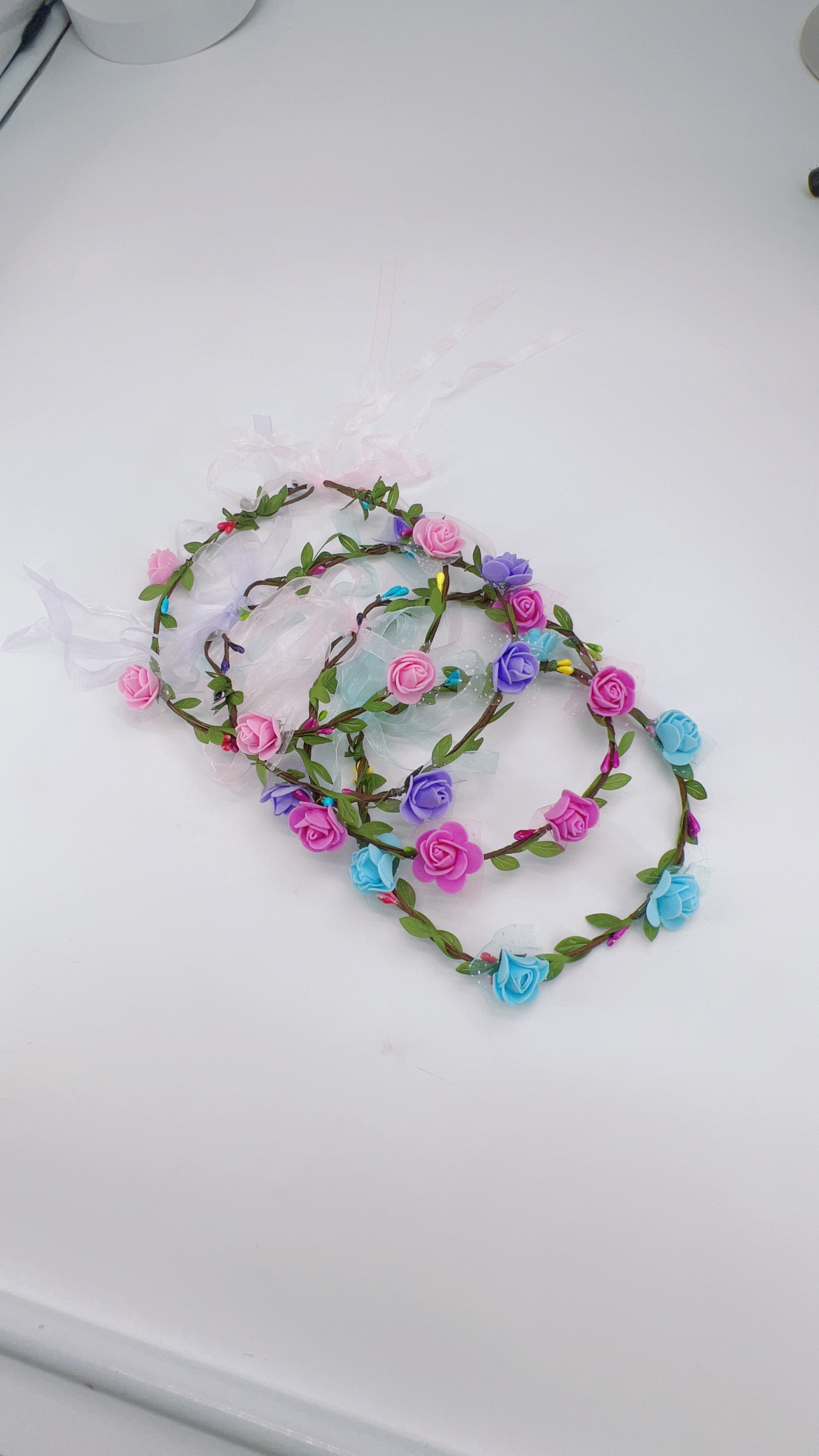 In 2023, Jia LAN Hua Huan's rose flower garlands are selling well at its stalls. They are popular as headwear for taking photos in parks and tourist attractions, and are the favorite garlands for children Application Scenario