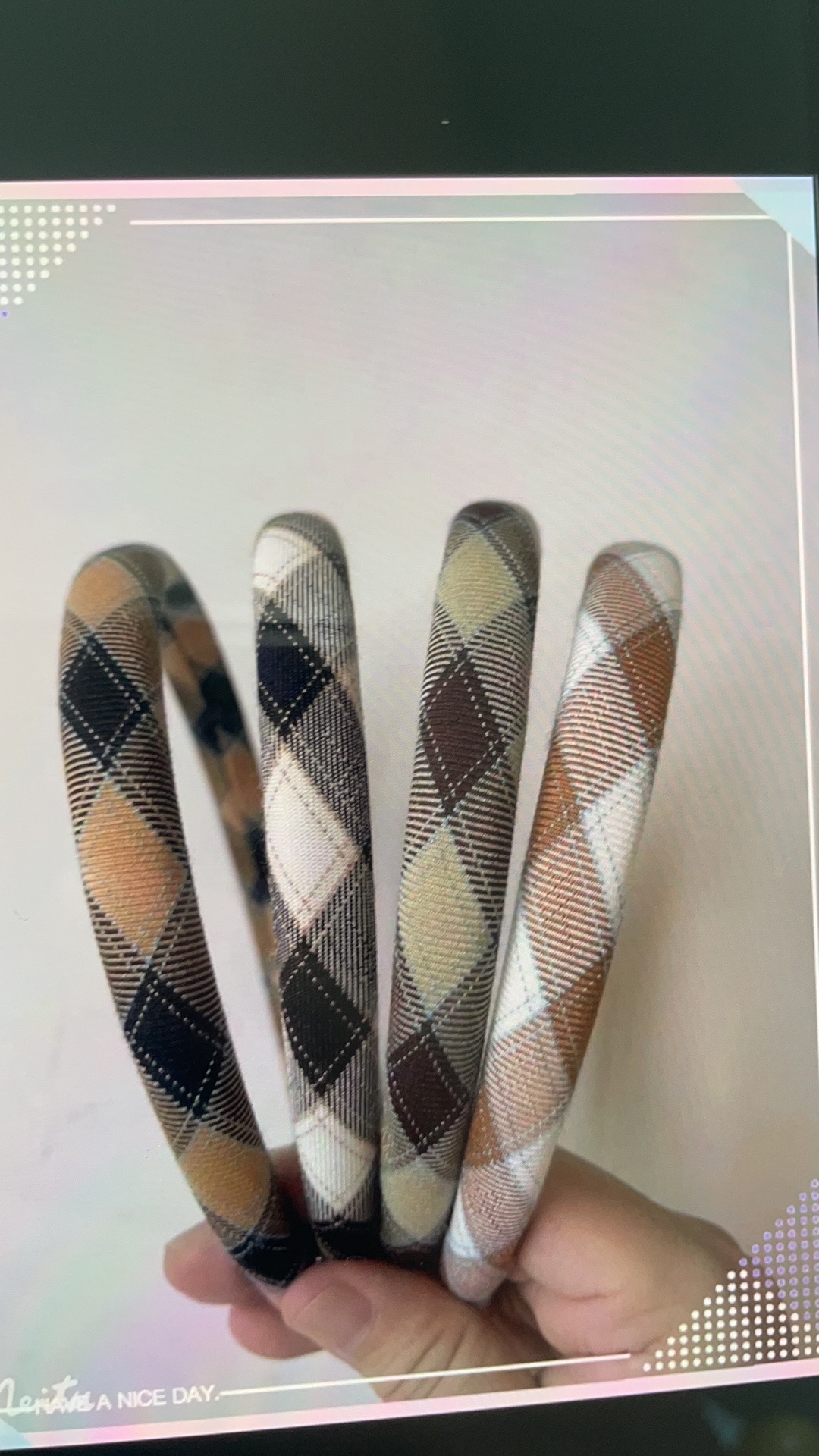 Each OPP bag contains 12 pieces for clear packaging. For larger quantities, they can be mixed.