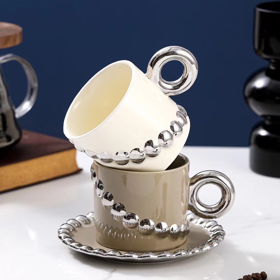 招财猫/陶瓷盘/陶瓷香炉/碗盘套装/招财猫瓷器白底实物图