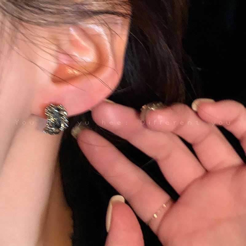 925 Silver ear rings for women, fashionable and elegant, anti-allergy ear buckles, new Korean version earrings 401 Application Scenario