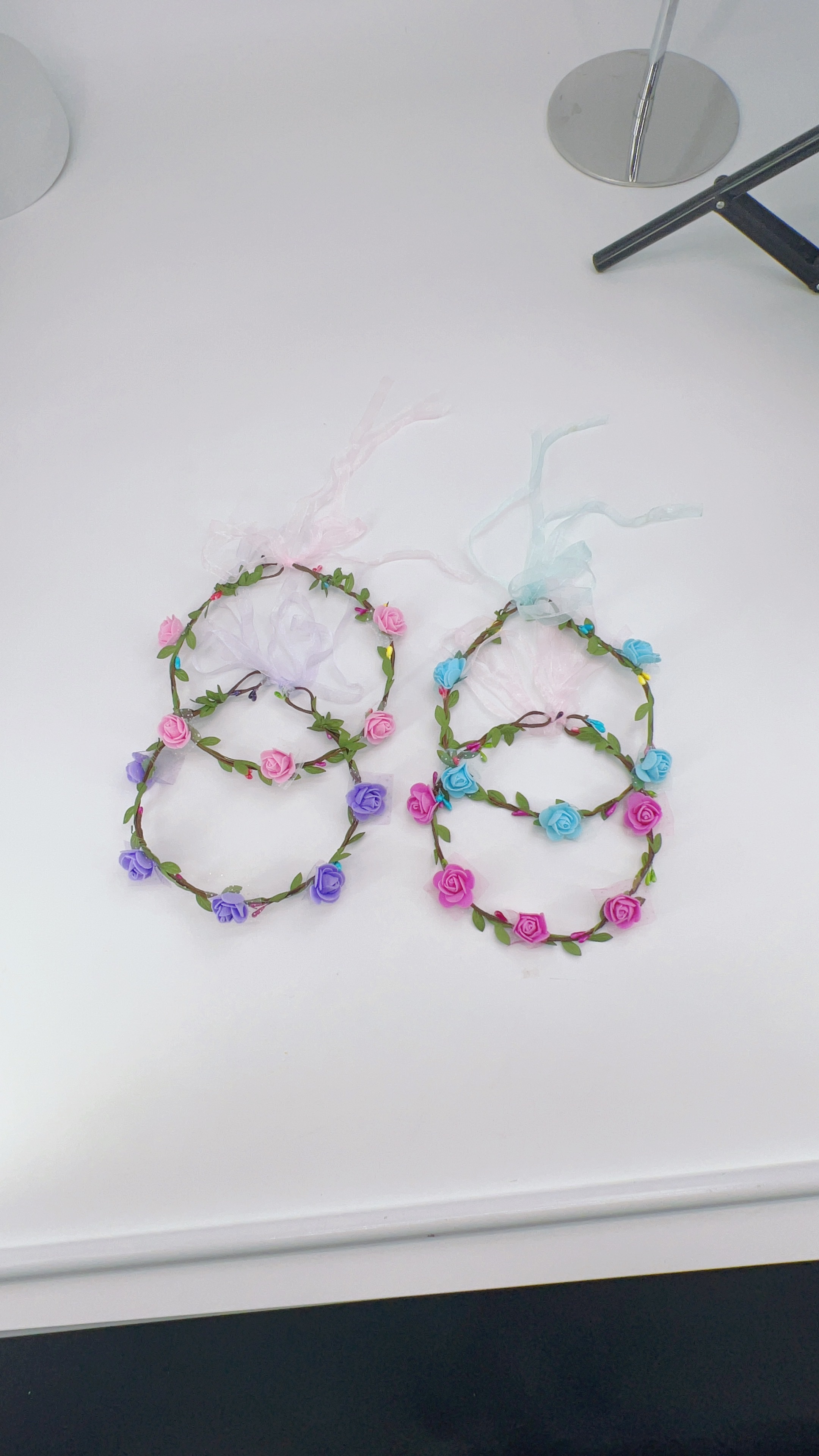 In 2023, Jia LAN Hua Huan's rose flower garlands are selling well at its stalls. They are popular as headwear for taking photos in parks and tourist attractions, and are the favorite garlands for children