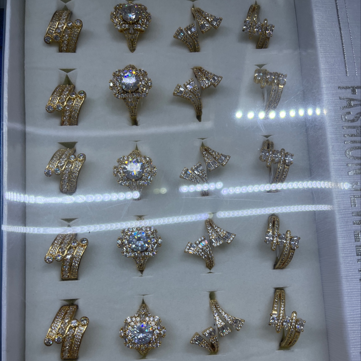 微镶中号戒指