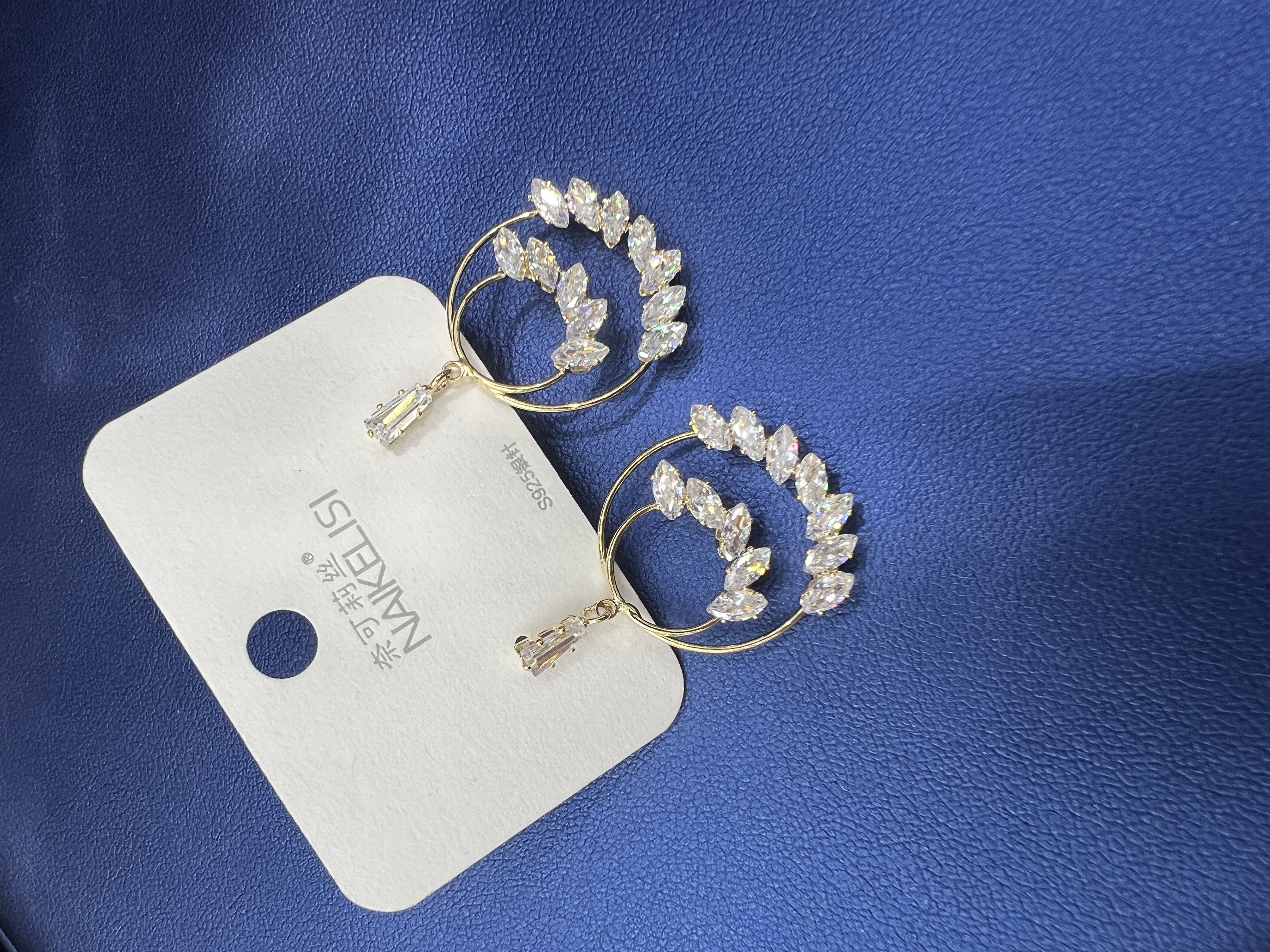 Fashionable and casual zircon inlaid earrings details Picture