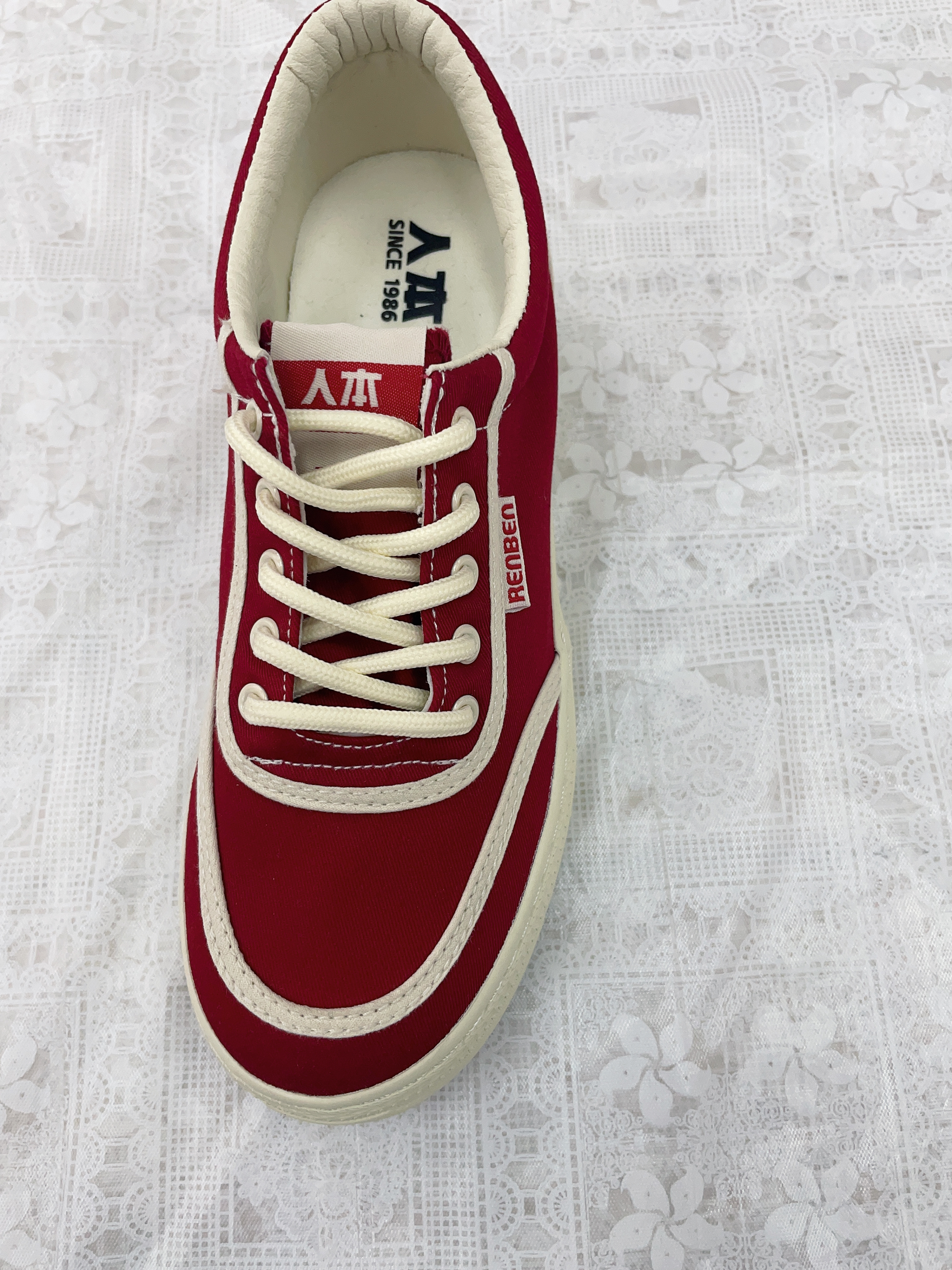 Human-shaped insole height-increasing canvas shoes