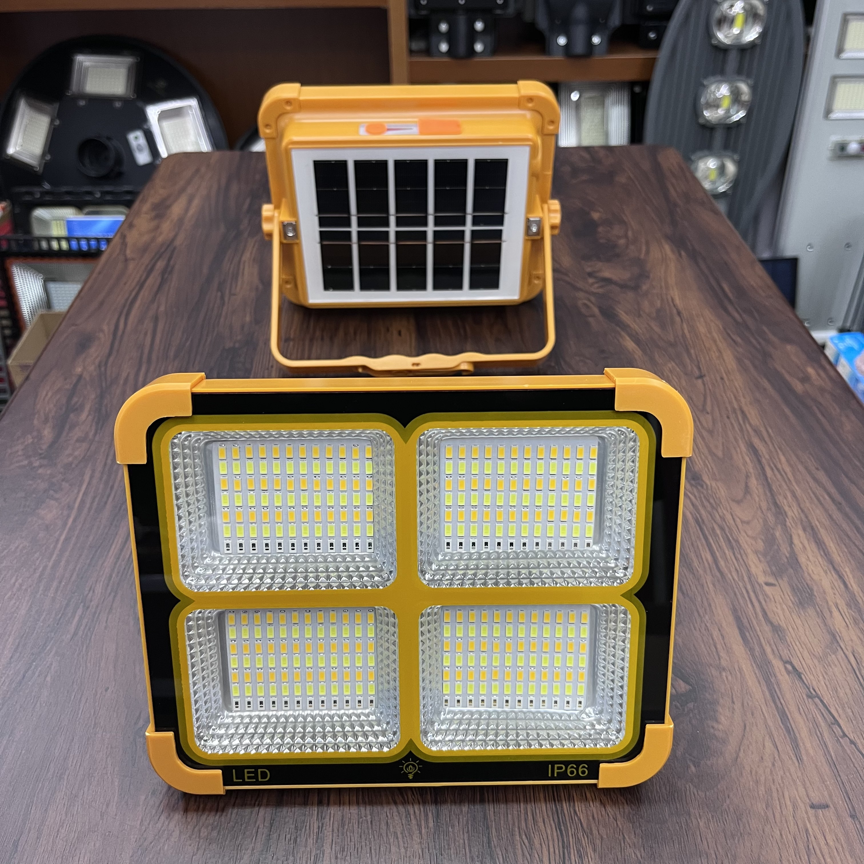 Solar-powered portable lamp details Picture