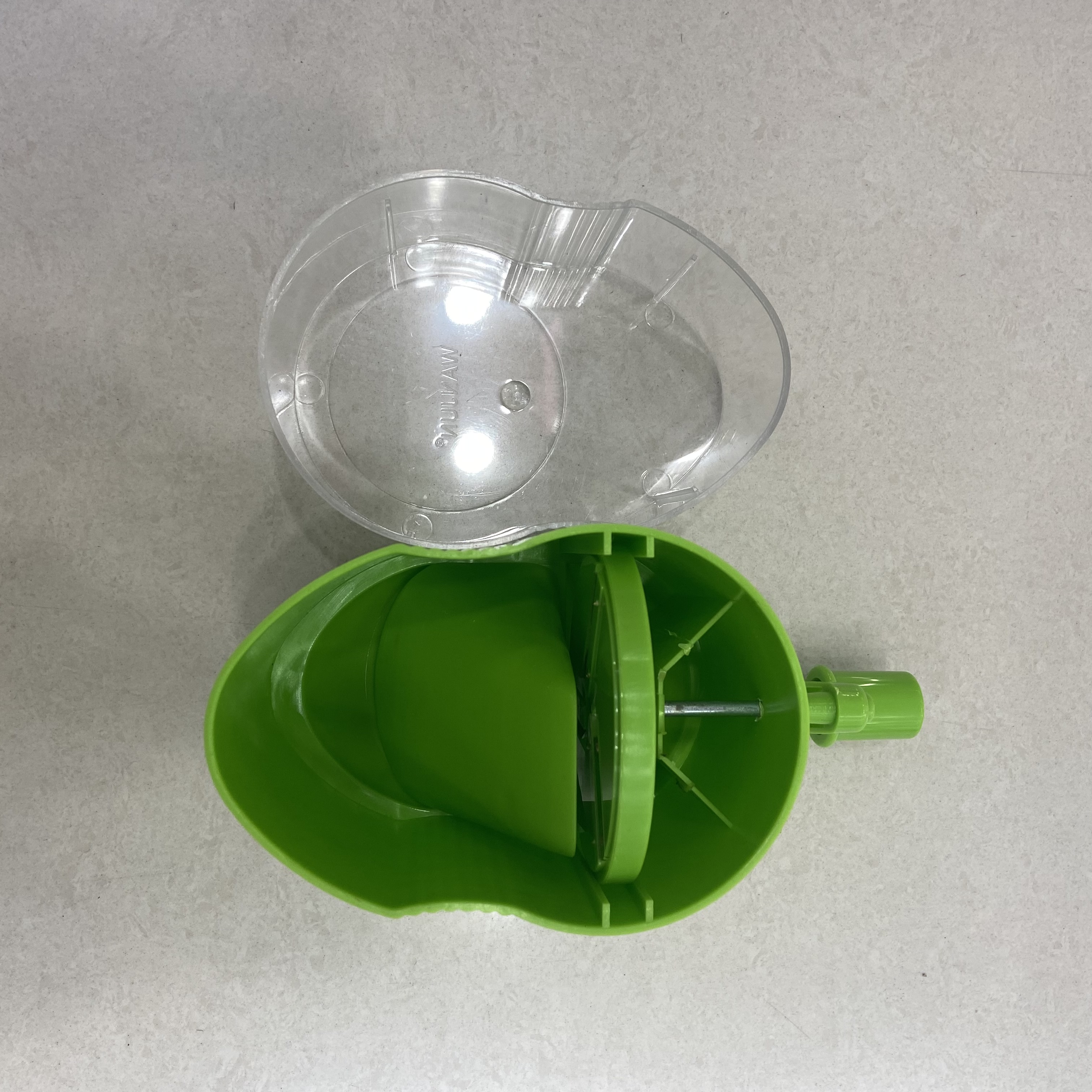 Kitchen small tools: Hand-cranked onion slicer, fruit slicer, stainless steel rotating blade Application Scenario