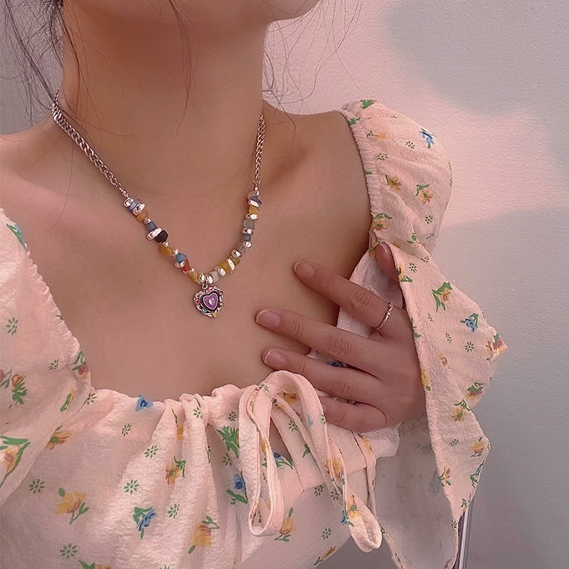 Sweet and cool style colorful heart-shaped stone stone spliced necklace, a niche design for women's collarbone chain details Picture