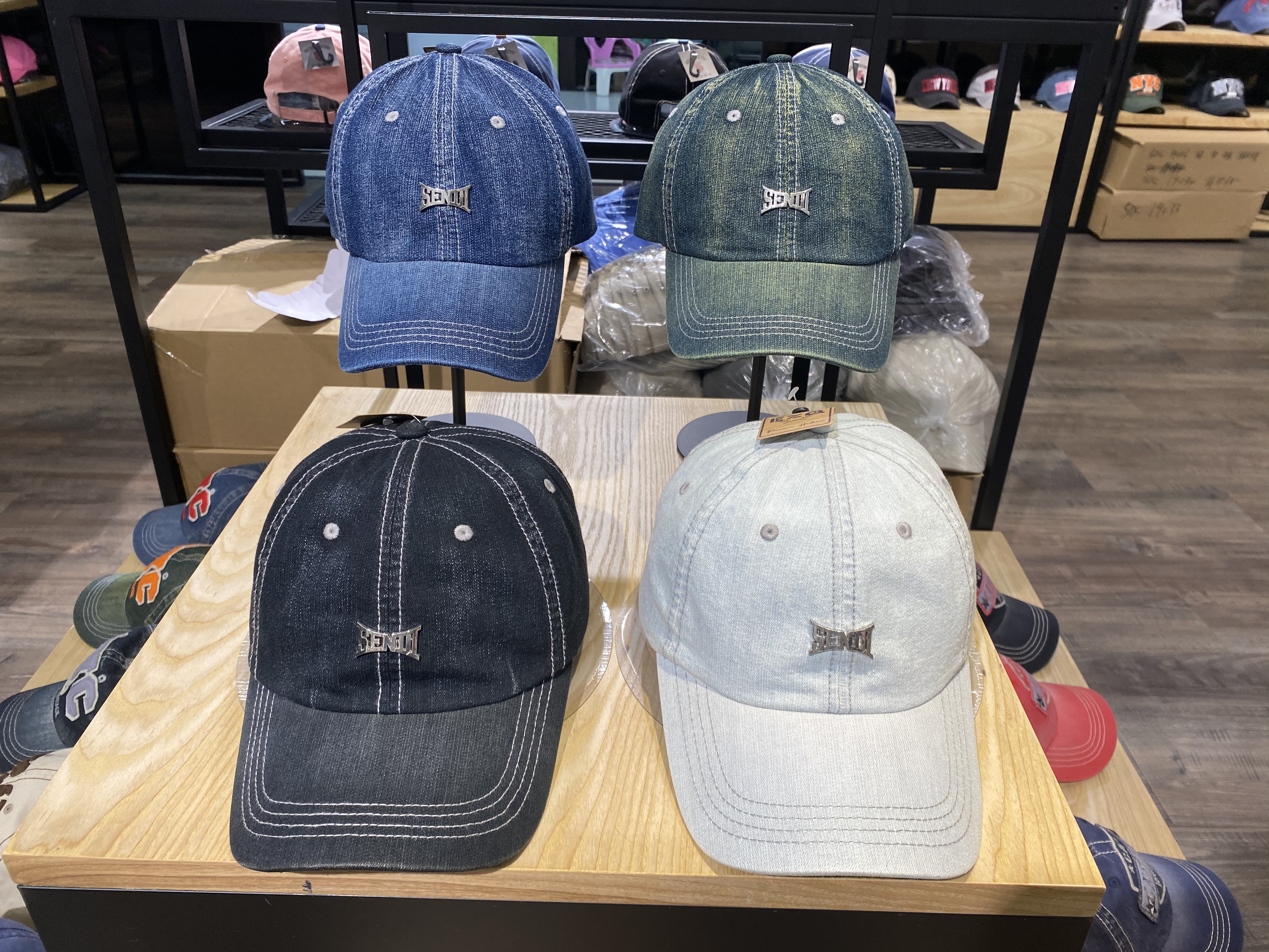 Washed denim baseball cap, fashionable Korean iron label baseball cap, outdoor sports sun hat, trendy couple, casual and fashionable, versatile, making the face look smaller
