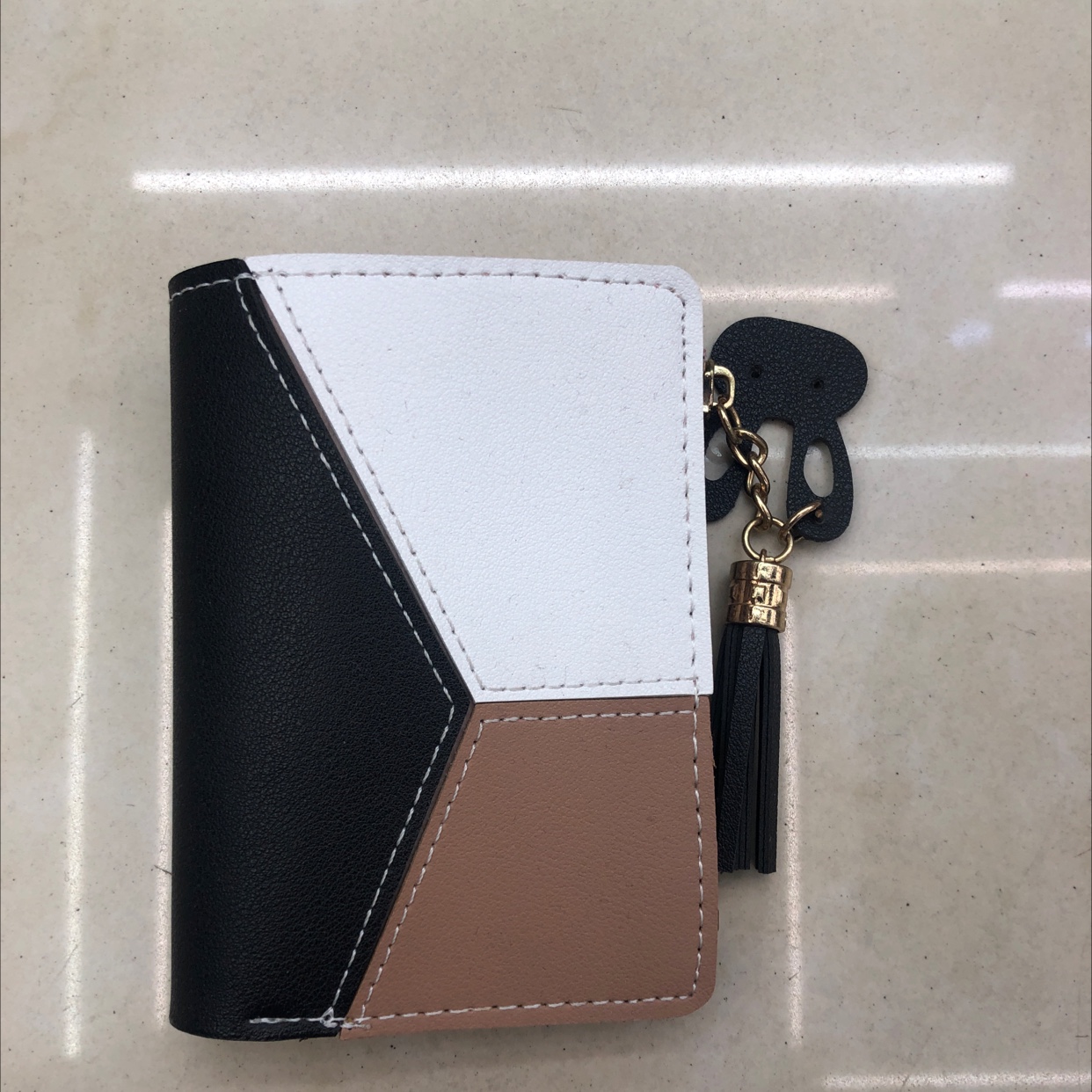 Fashion Appeal of the Three-Color Spliced Bunny Pendant Short Purse