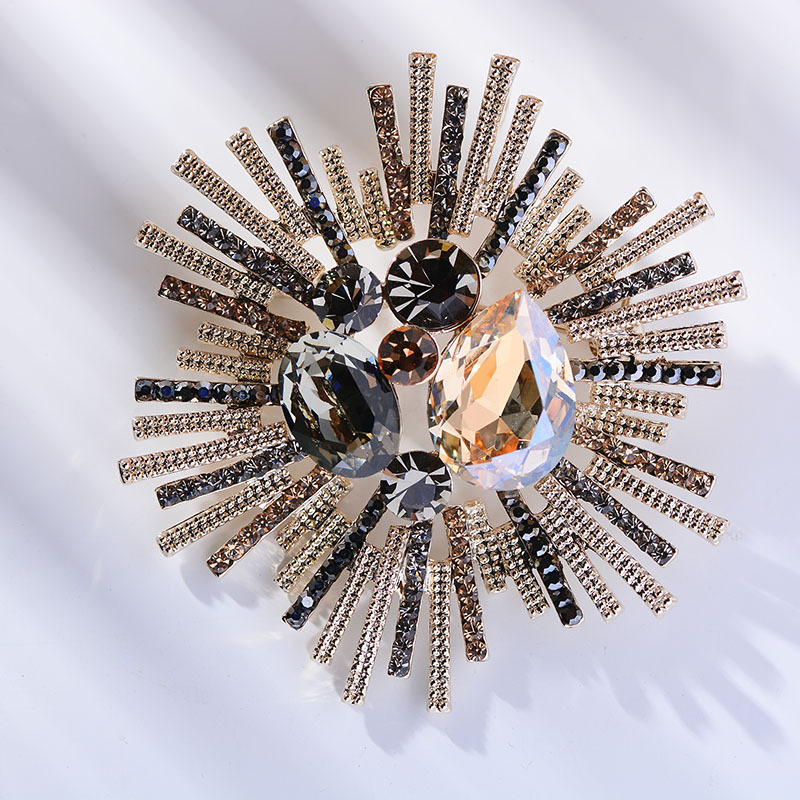 052 050 Korean style fashionable and elegant snowflake trendy European and American style round brooch cute and simple individual style fashionable and cute women's accessory clothing accessory brooch details Picture